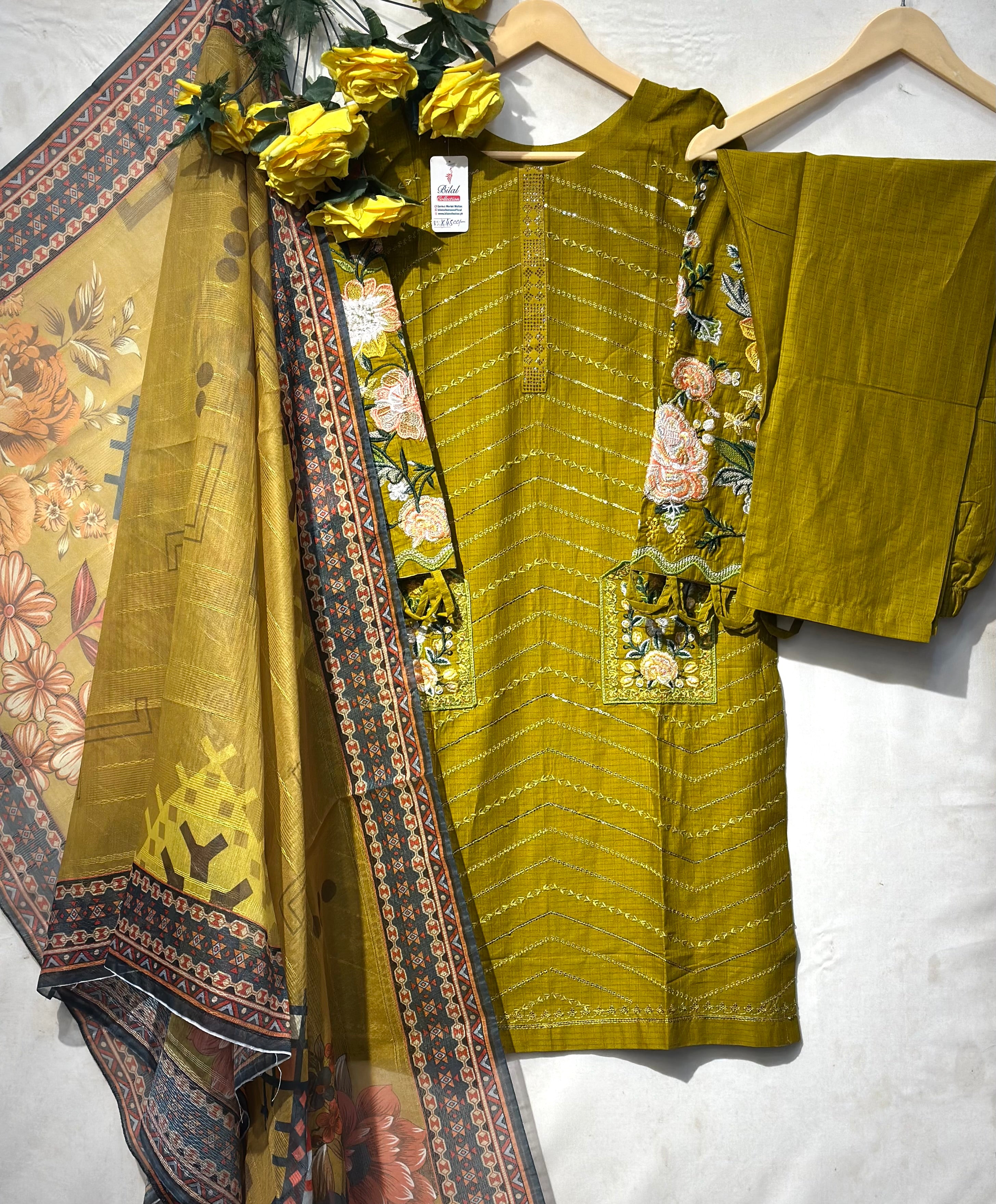 Beautiful pocket style sequential embroidered 3 pcs 👗 - bilalcollectionstore