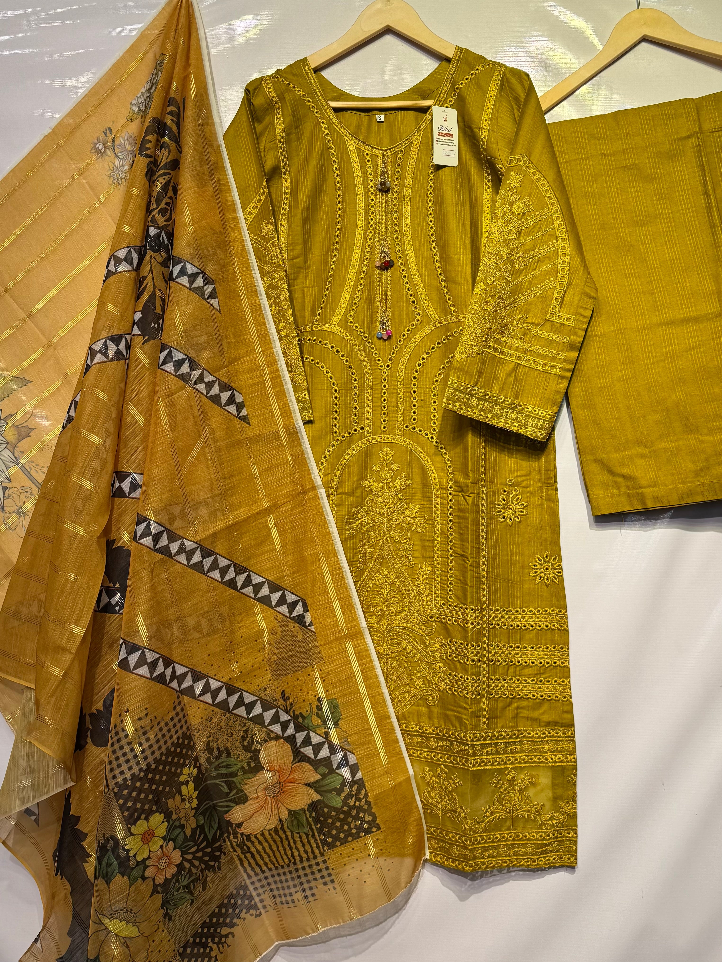 Schiffli Chikankari boring embroidered🧵cotton Lawn shirt with printed dupatta & trouser 👗