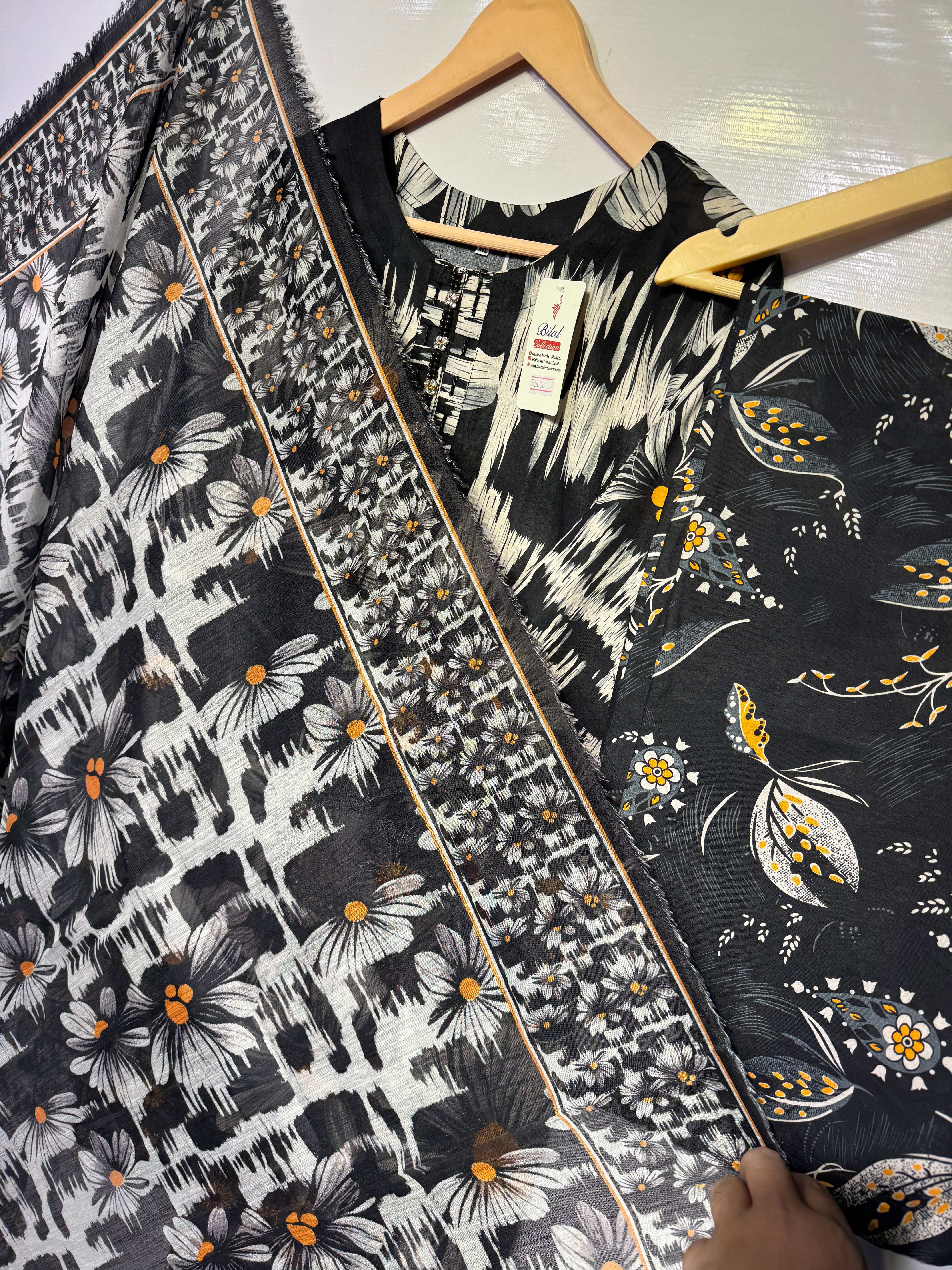 Floral printed with floral embroidered🧵sleeves & daman pure cotton 3 pcs dress 👗