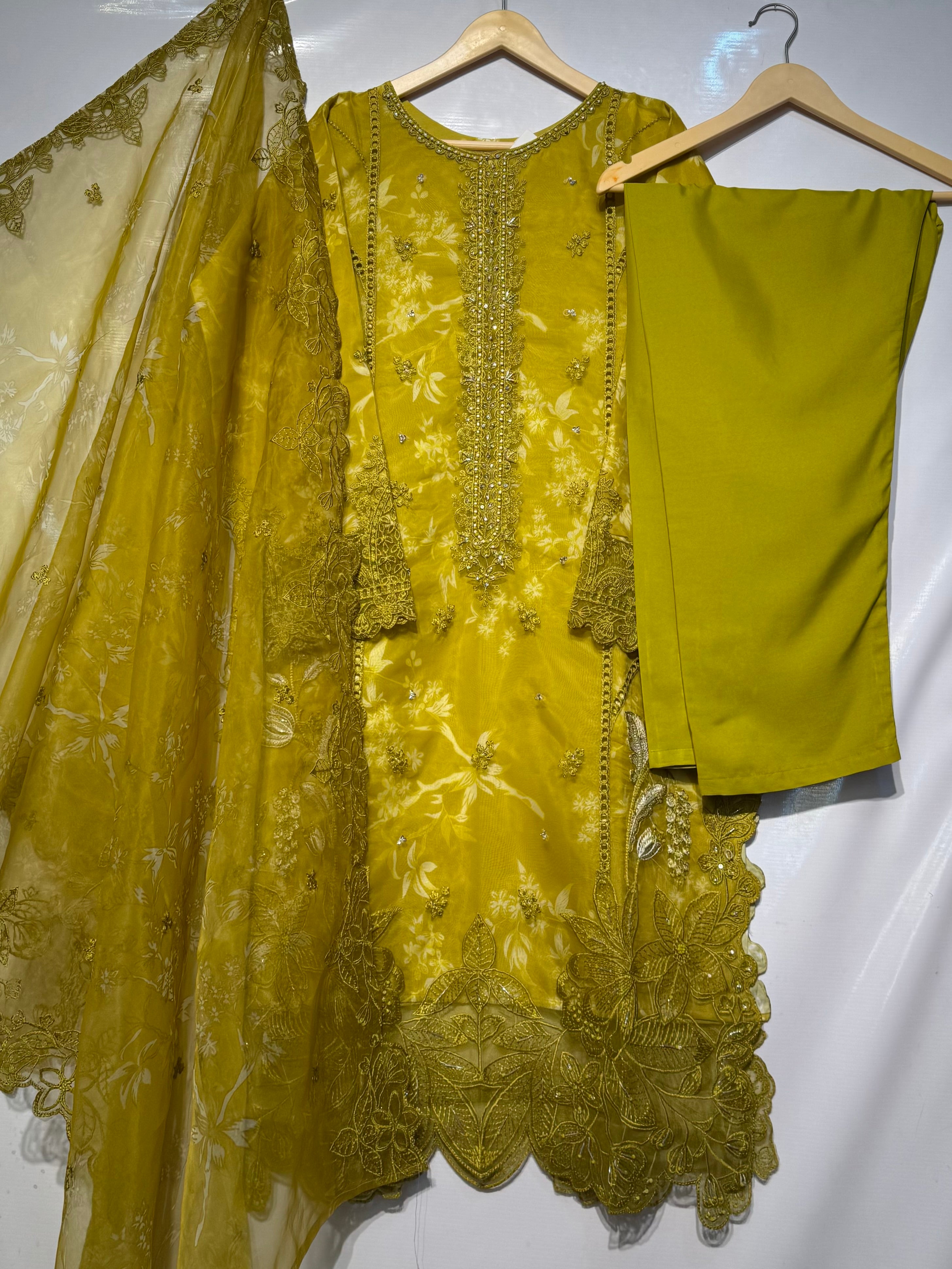 Pure organza digital printed handmade + cut worked🪡premium quality 3 pcs 👗