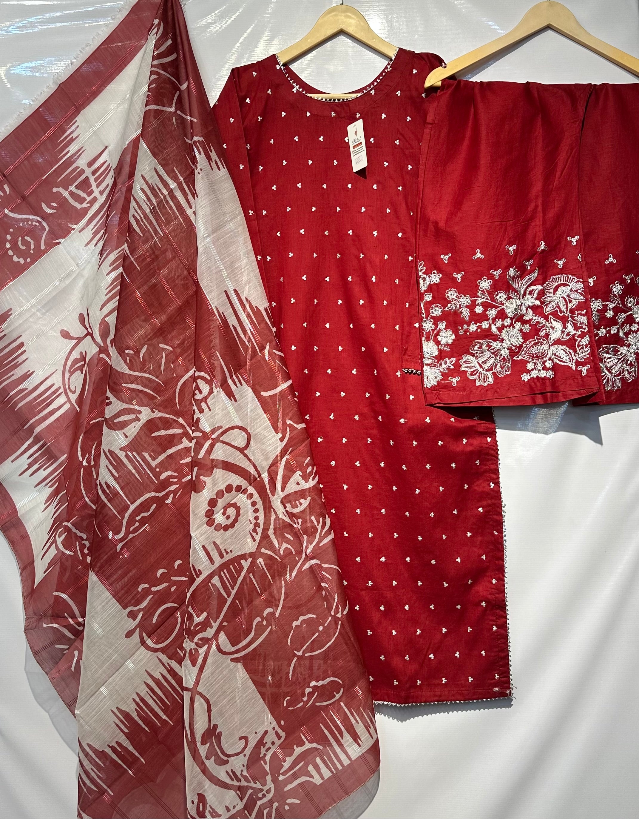 Minimal tilla embroidered🪡long shirt with printed dupatta & embroidered plaso👗