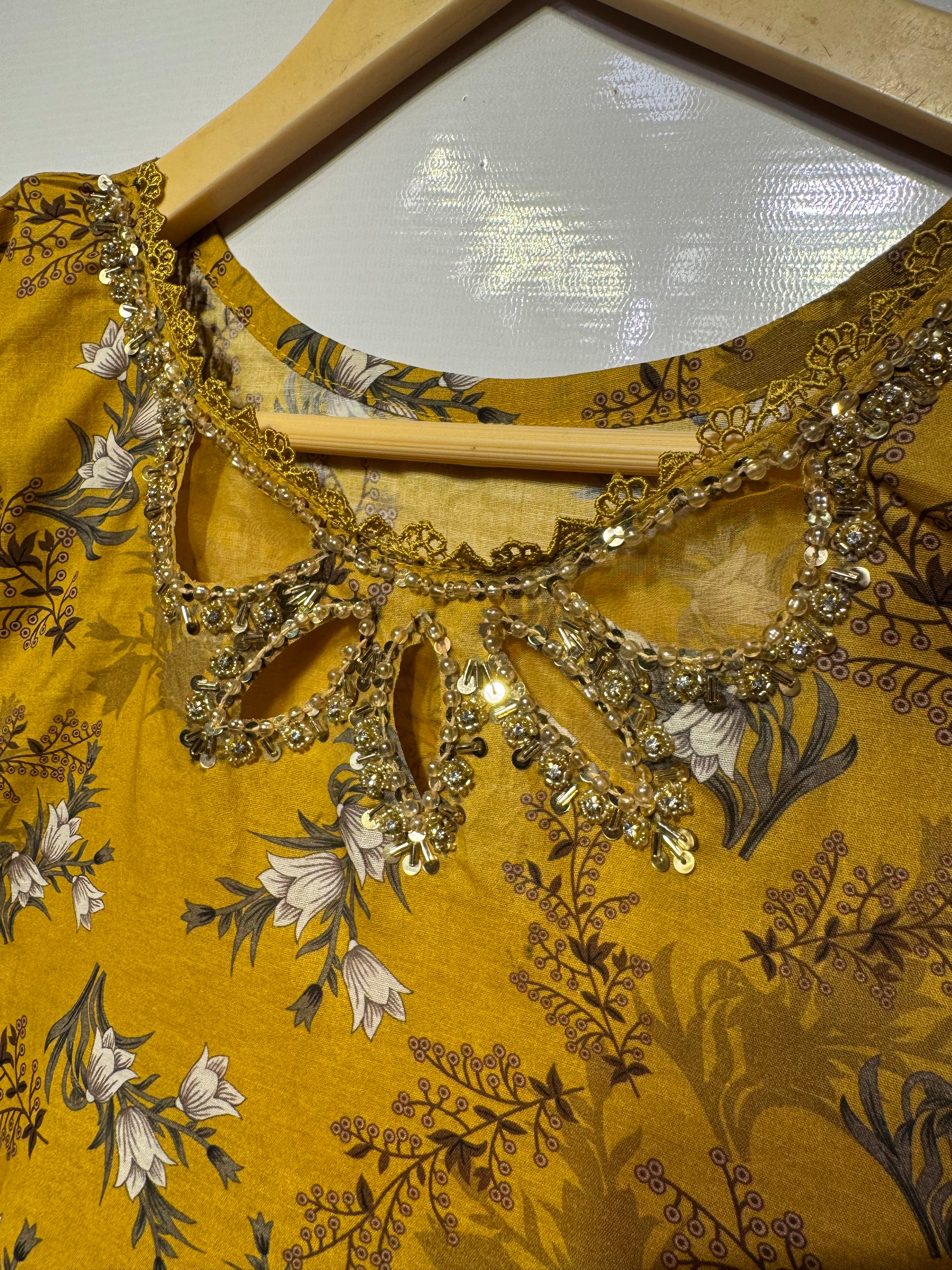 Pure original branded Lawn floral printed long shirt with handmade cut worked neckline & daman🧵, digital swiss monar dupatta & pure lawn trouser 👗