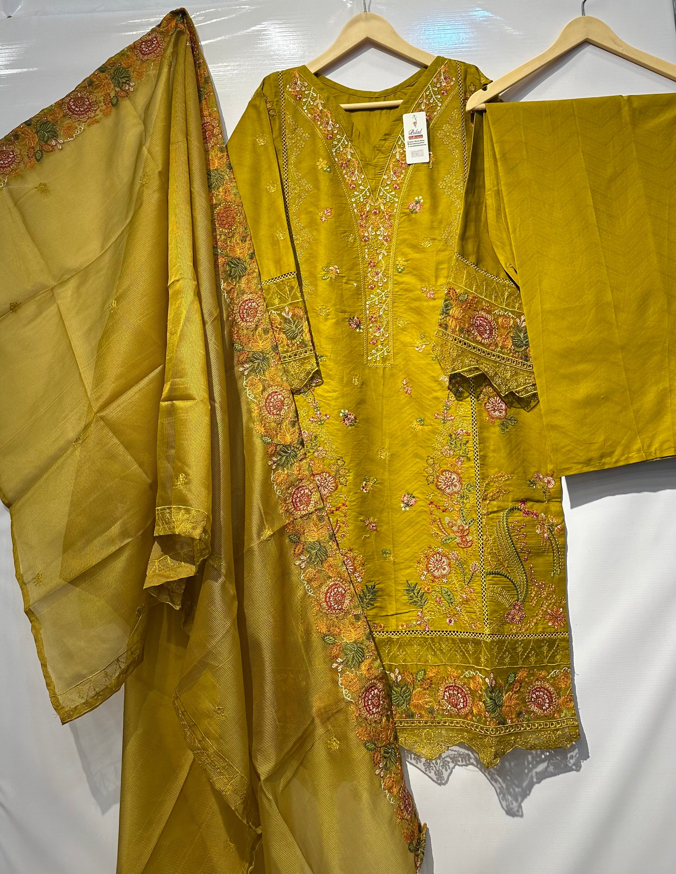 Fully thread embroidered🧵premium cotton-Lawn 3 pcs 👗