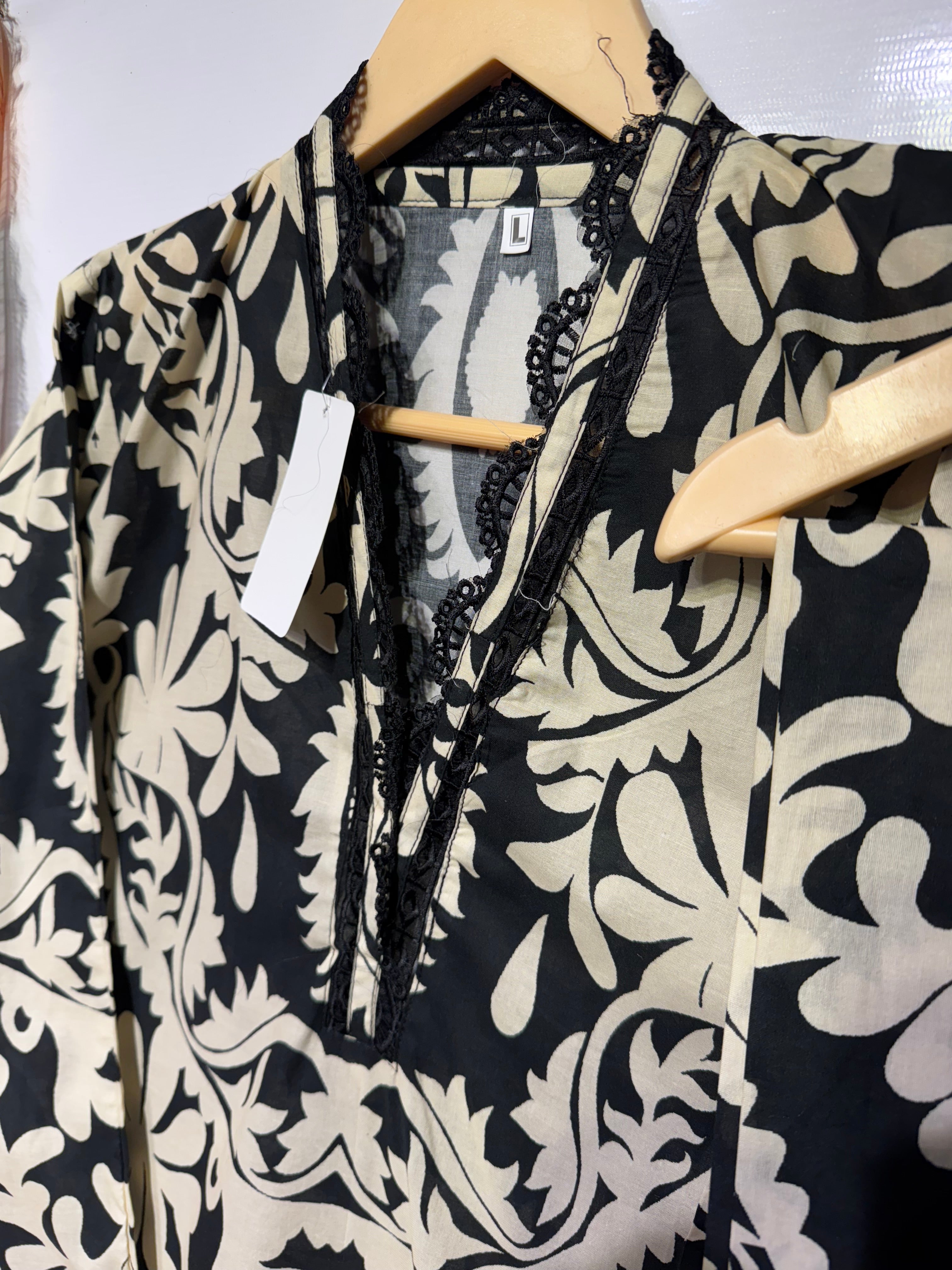 Original Maria B pure Lawn cut worked🧵3 pcs with Digital print monar d ...