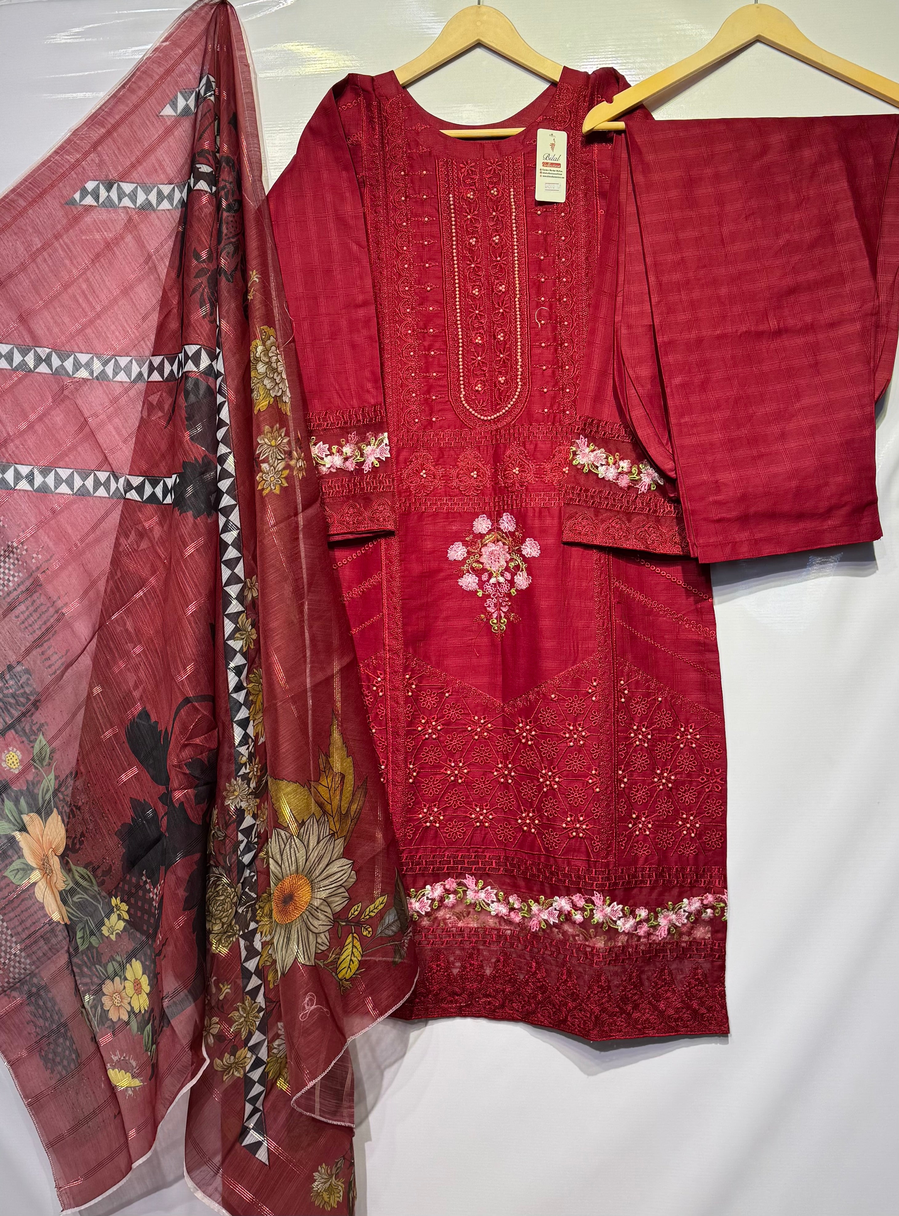 Beats+dhaga+schiffli chickankari embroidered🧵cotton Lawn 3 pcs👗