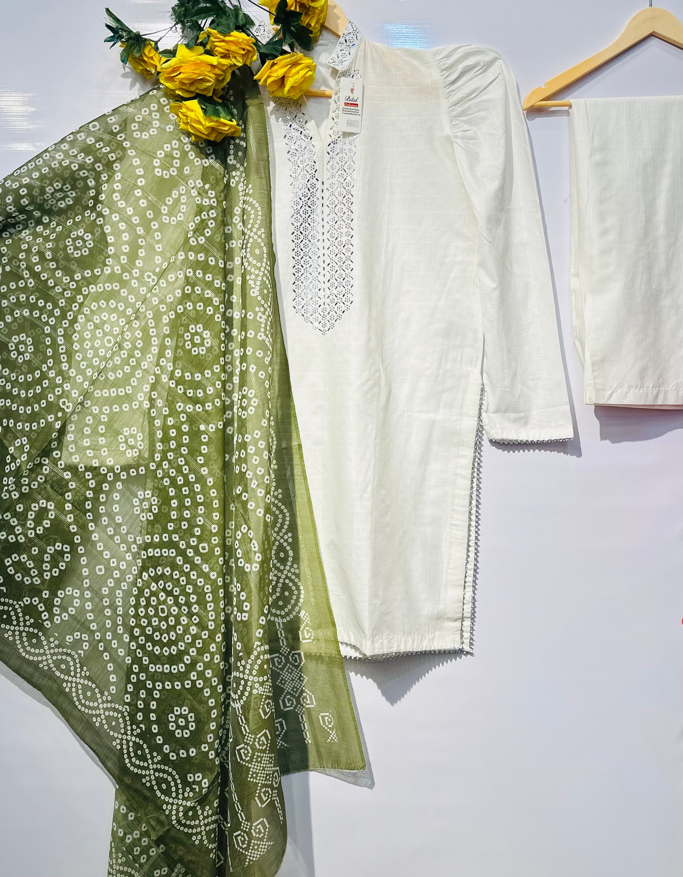 Beautiful puffy styled sleeves shirt with print dupatta 3 pcs👗 - bilalcollectionstore