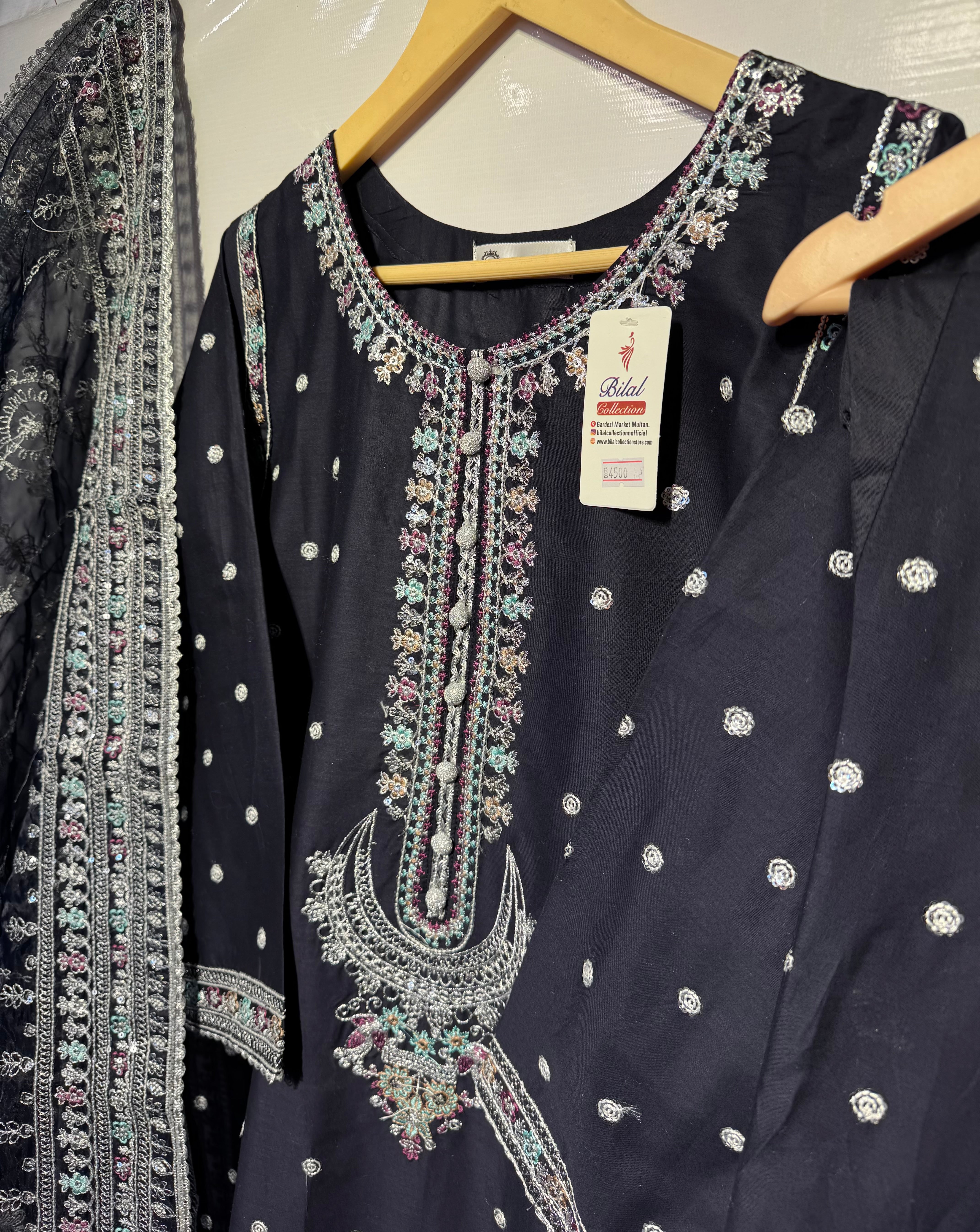 Fully silver sequential with thread embroidered🧵pure cotton Lawn 3 pcs dress 👗