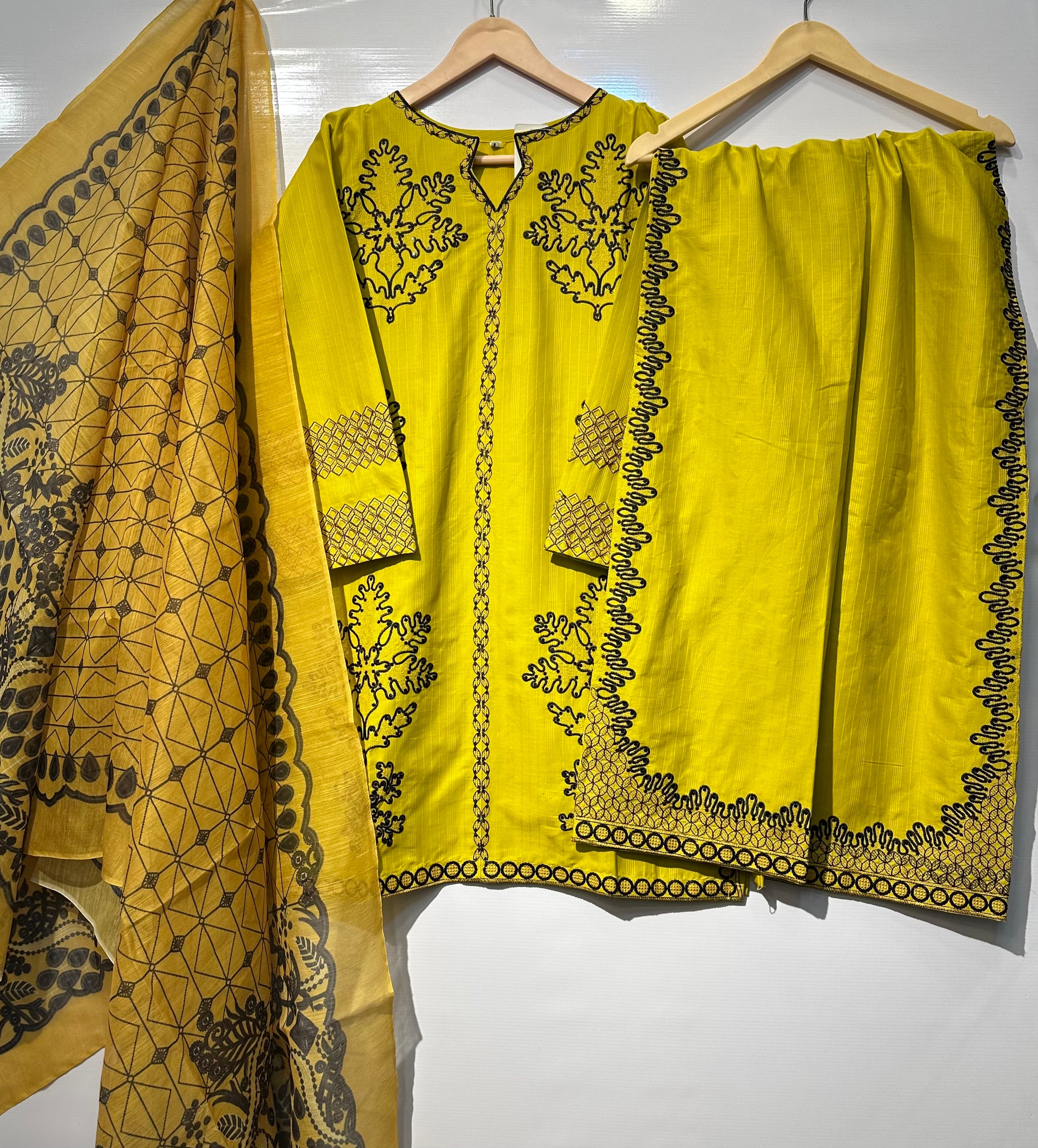 Fully Thread embroidered cotton-Lawn 3 pcs dress 👗 - bilalcollectionstore