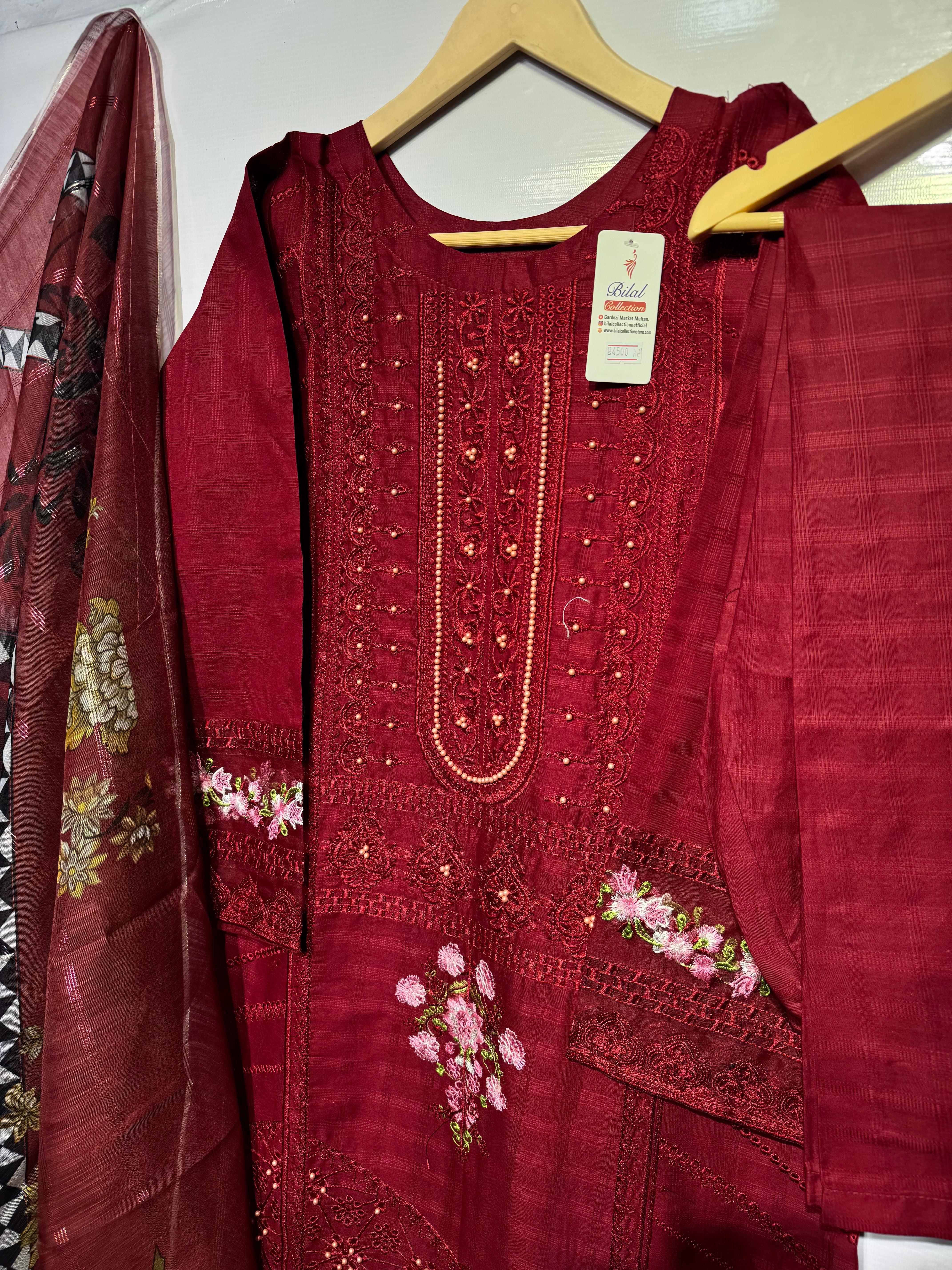 Beats+dhaga+schiffli chickankari embroidered🧵cotton Lawn 3 pcs👗
