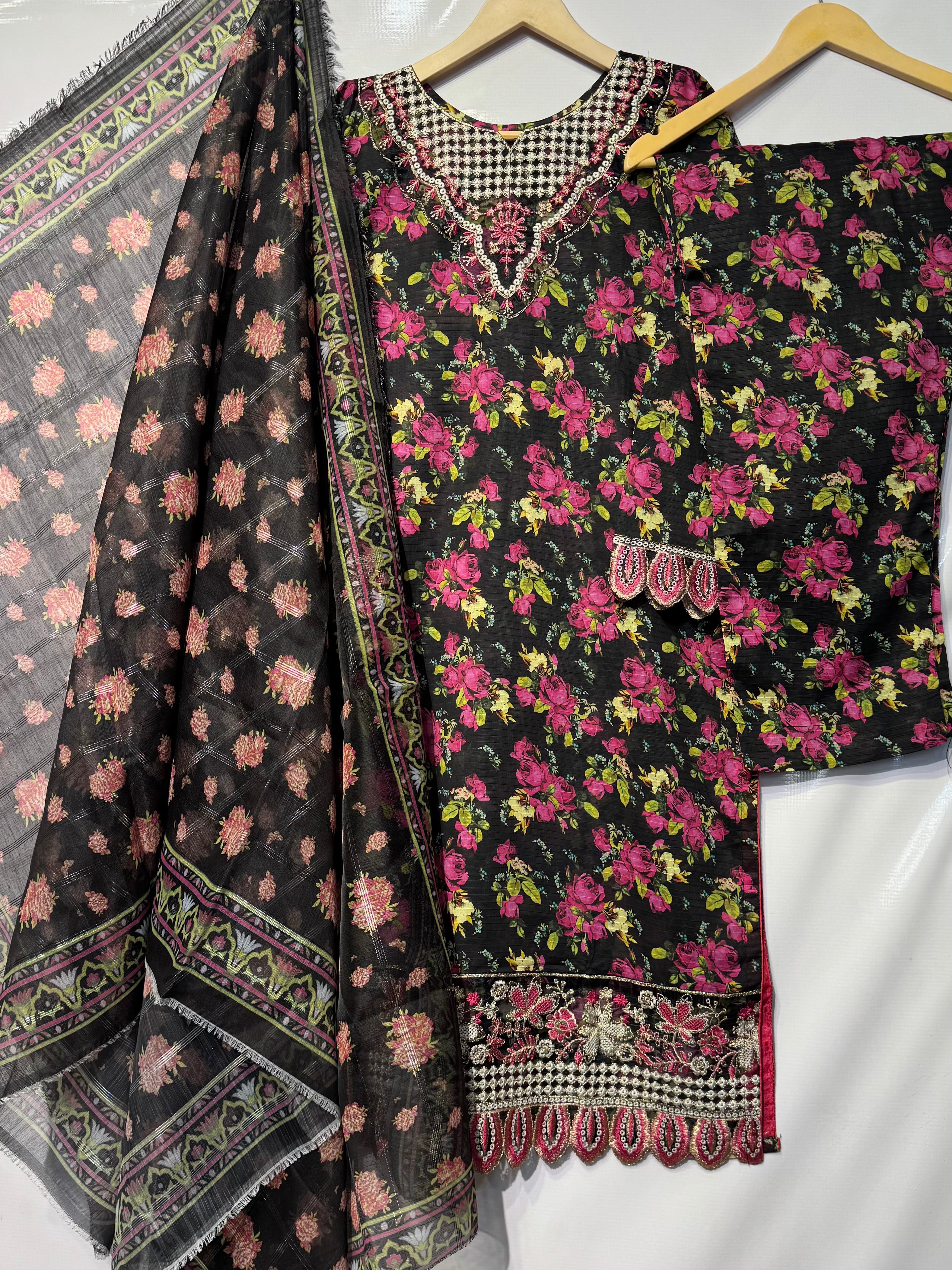 Pure bana Dora Lawn with tilla+dhaga embroidered🧵gala daman & Printed ...