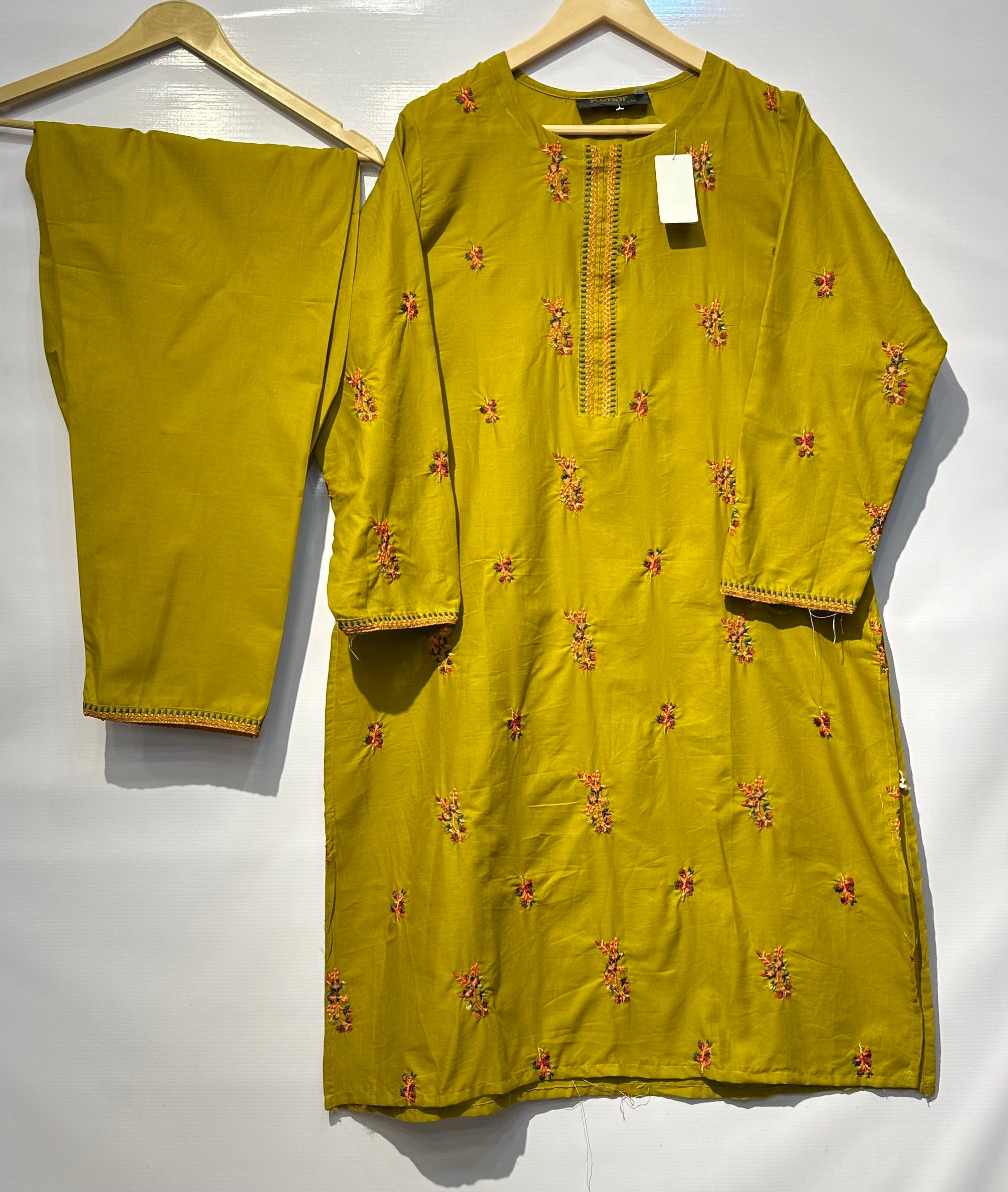 Floral embroidered cotton-Lawn 2 pcs 👗