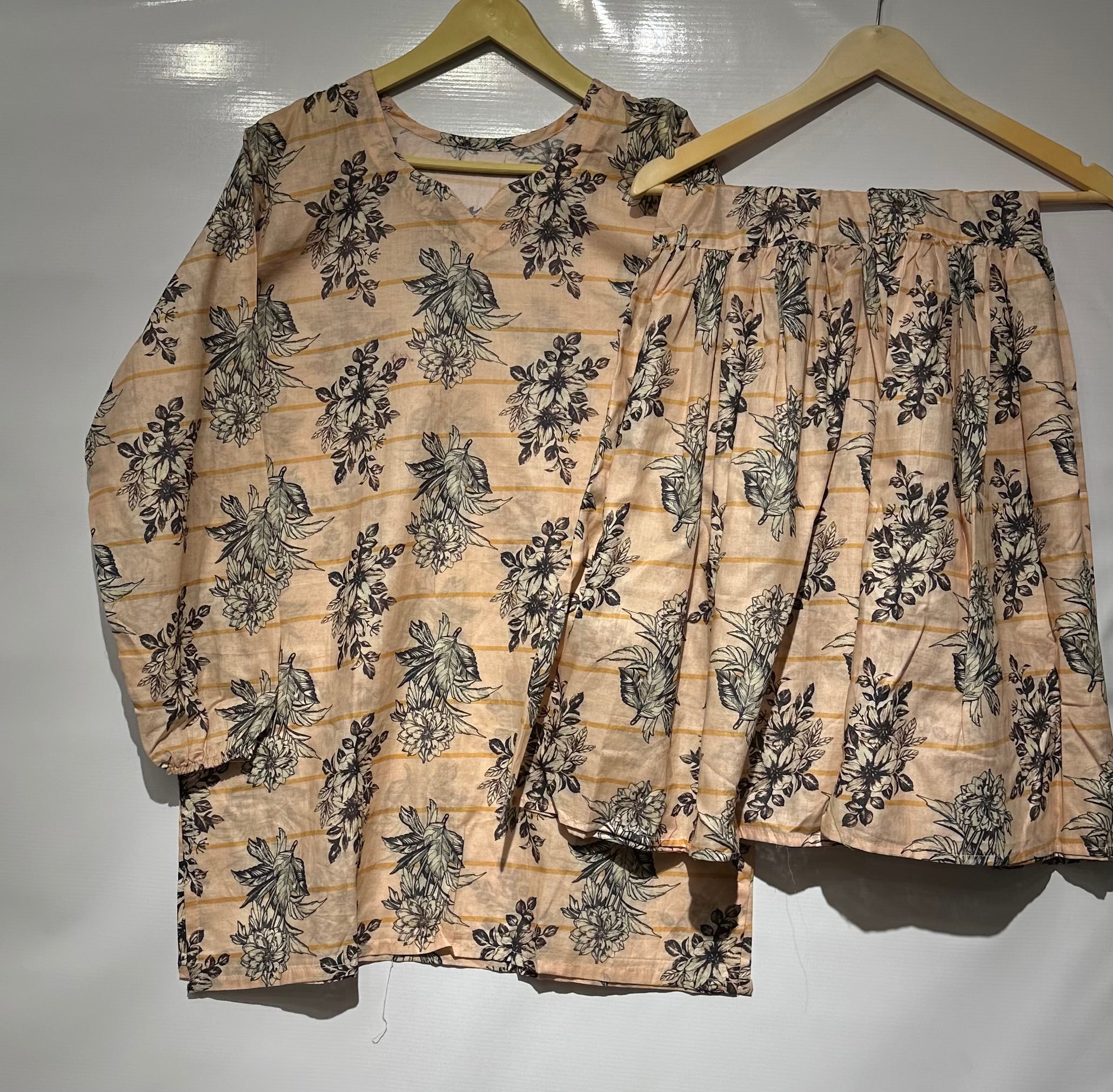 Soft malai lawn short shirts along with malai lawn printed gharara👗