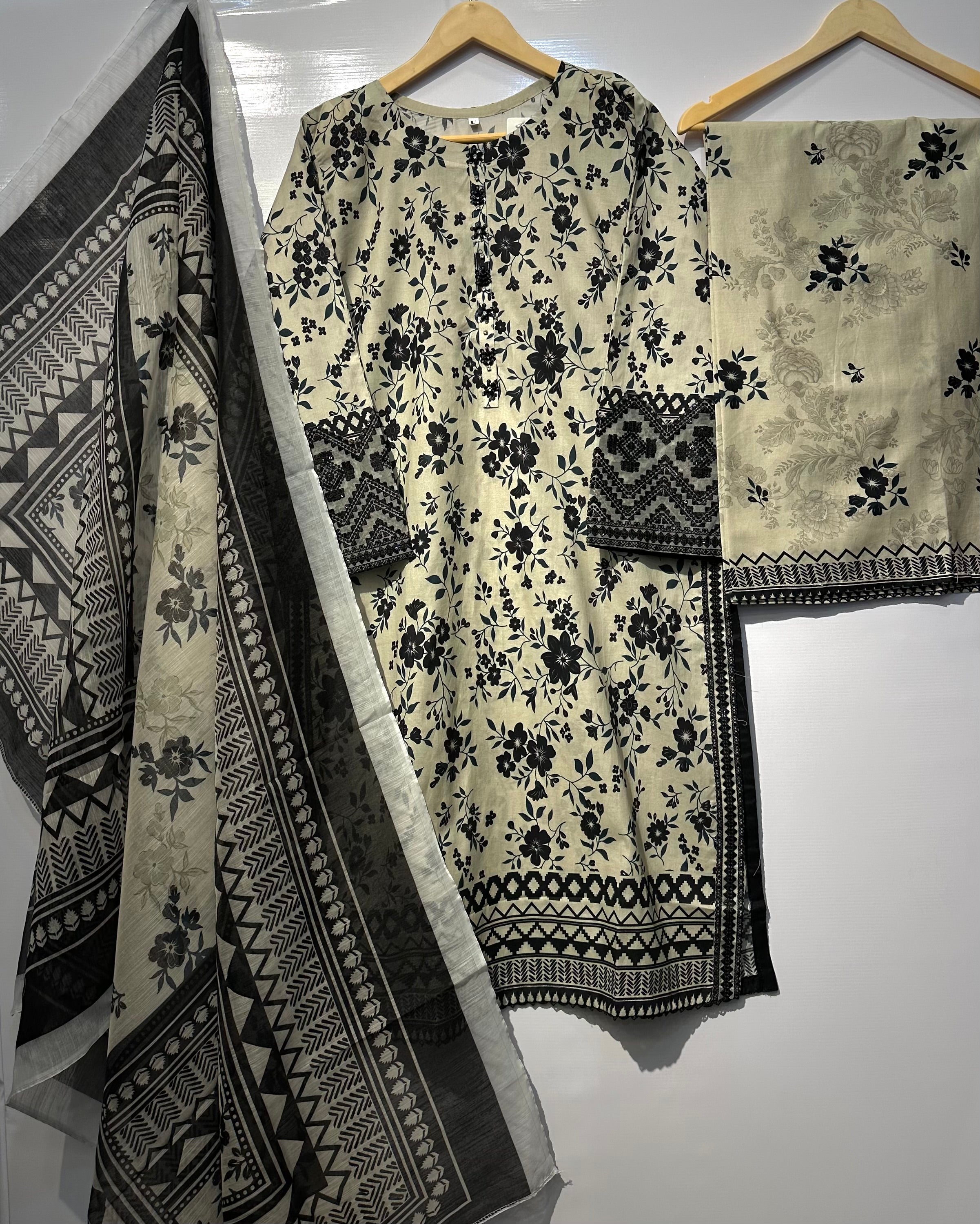 Printed+sequential embroidered🪡Lawn 3 pcs❤️‍🔥 - bilalcollectionstore