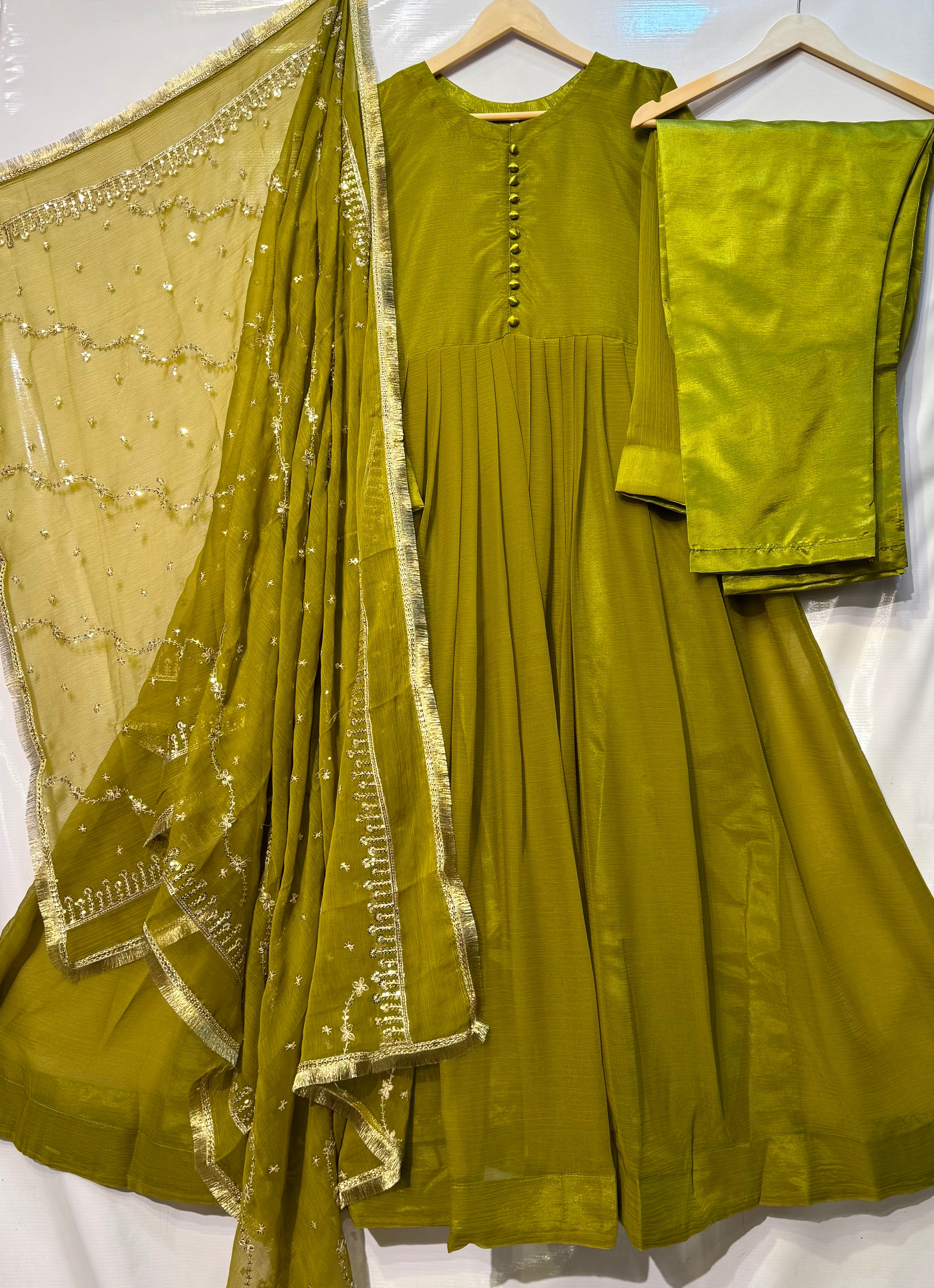 Pleated style long maxi with fully heavy embroidered🧵chiffon dupatta & trouser 👗