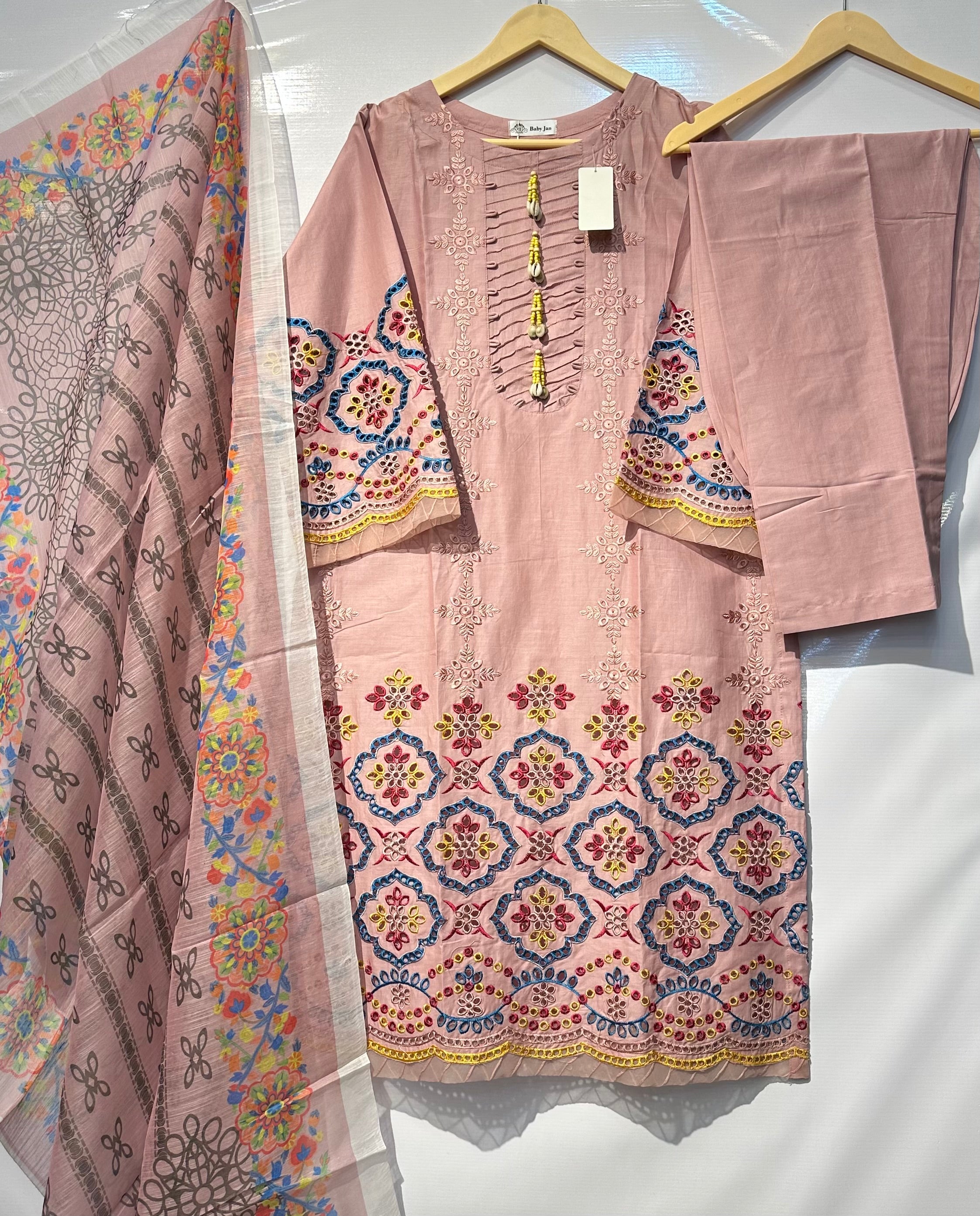 Multi-Eyelet+Thread embroidered 3 pcs 👗