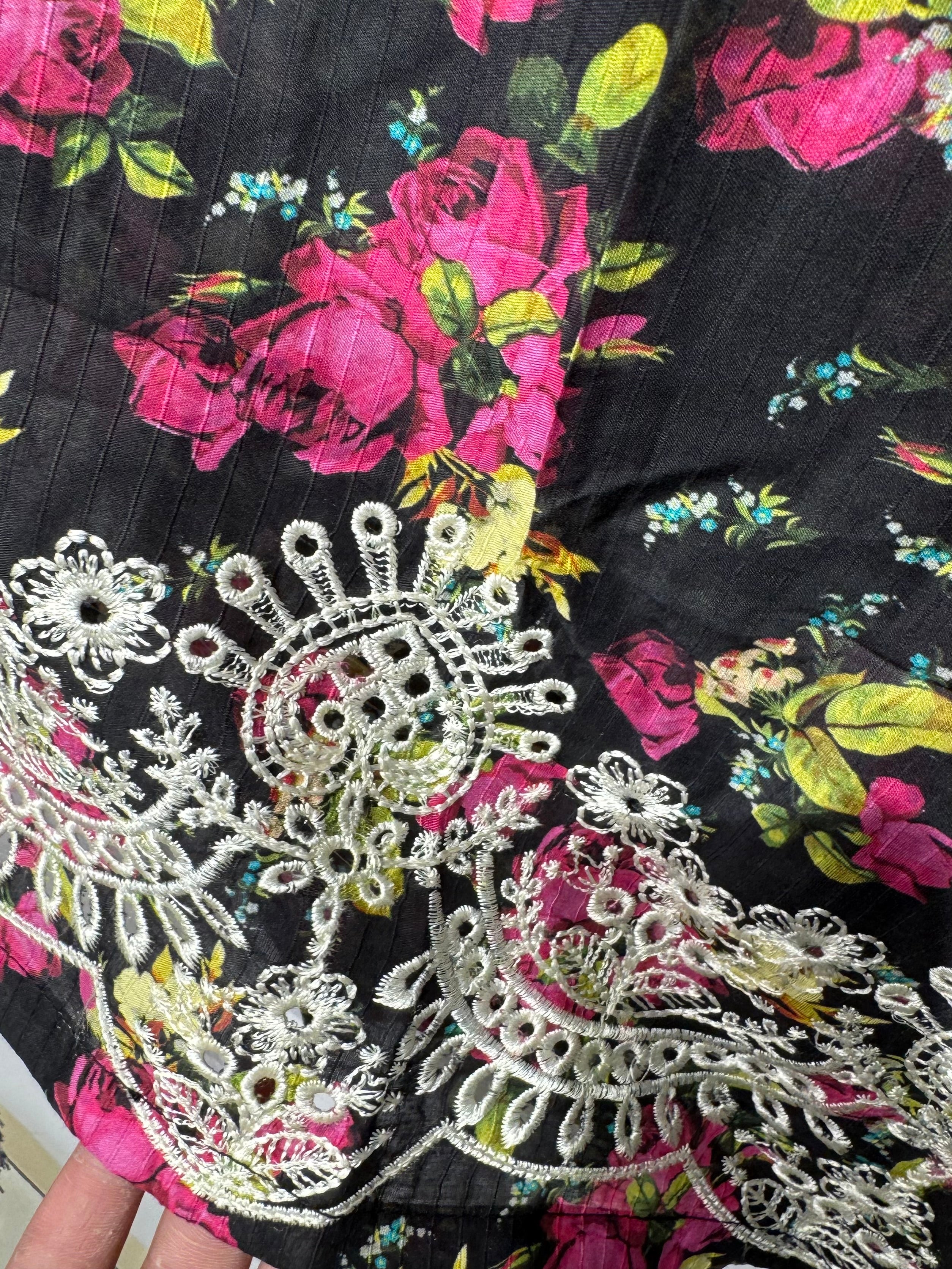 Pure bana dora Lawn with boring chikankari embroidered sleeves & daman, digital monar dupatta & printed trouser 3 pcs 👗