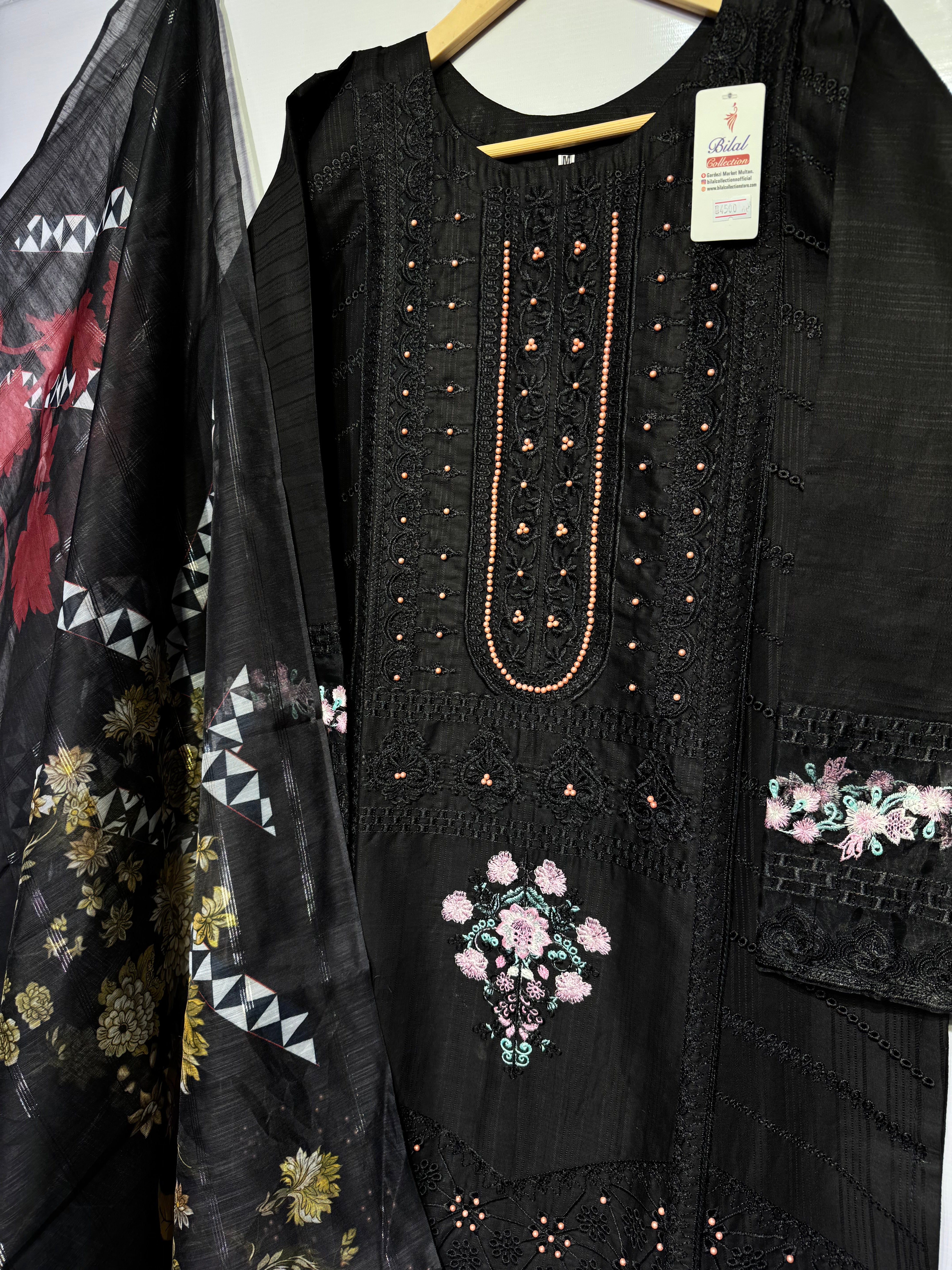 Beats+dhaga+schiffli chickankari embroidered🧵cotton Lawn 3 pcs👗