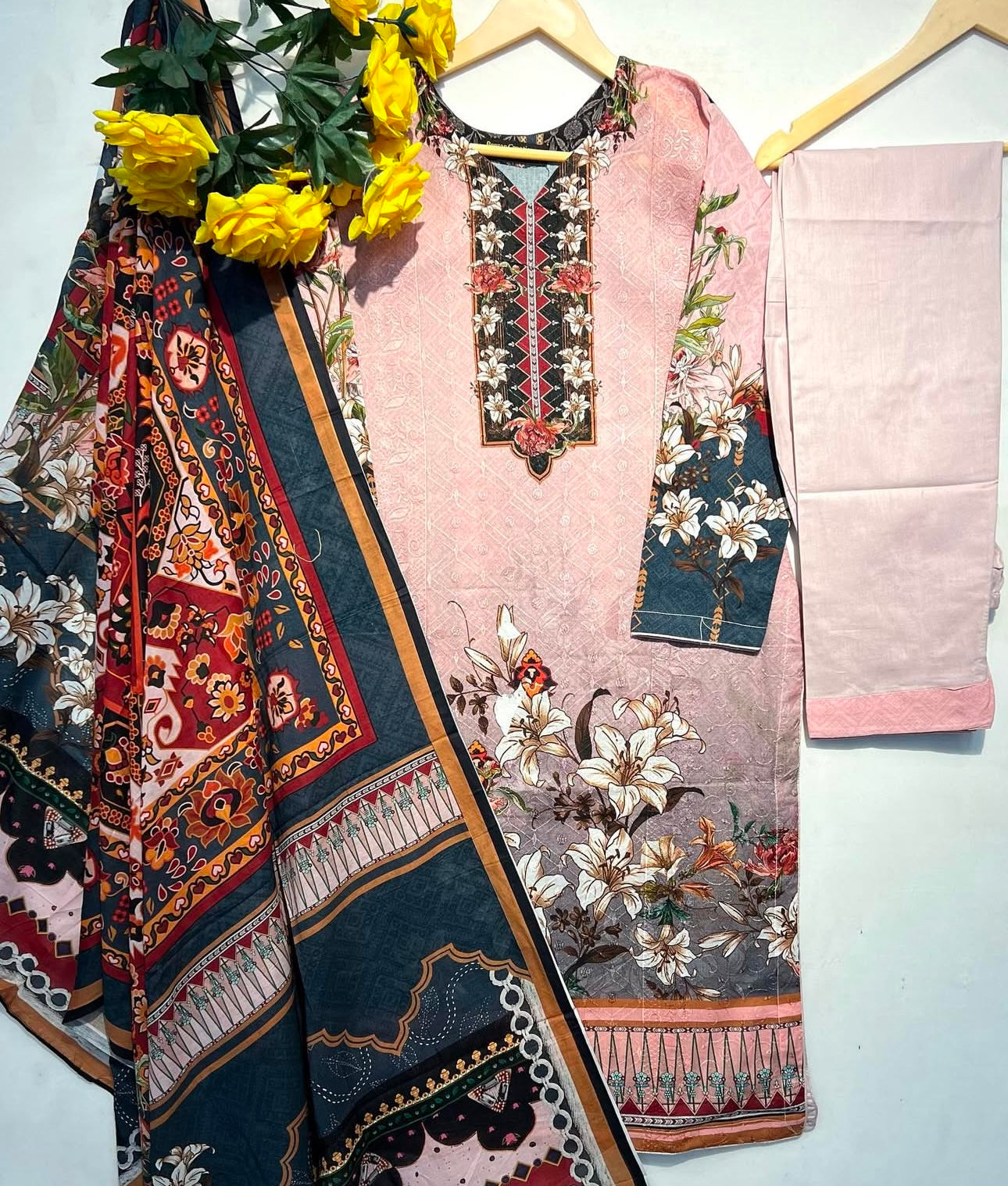 Soft Lawn printed+embroidered🧵3 pcs dress 👗 - bilalcollectionstore