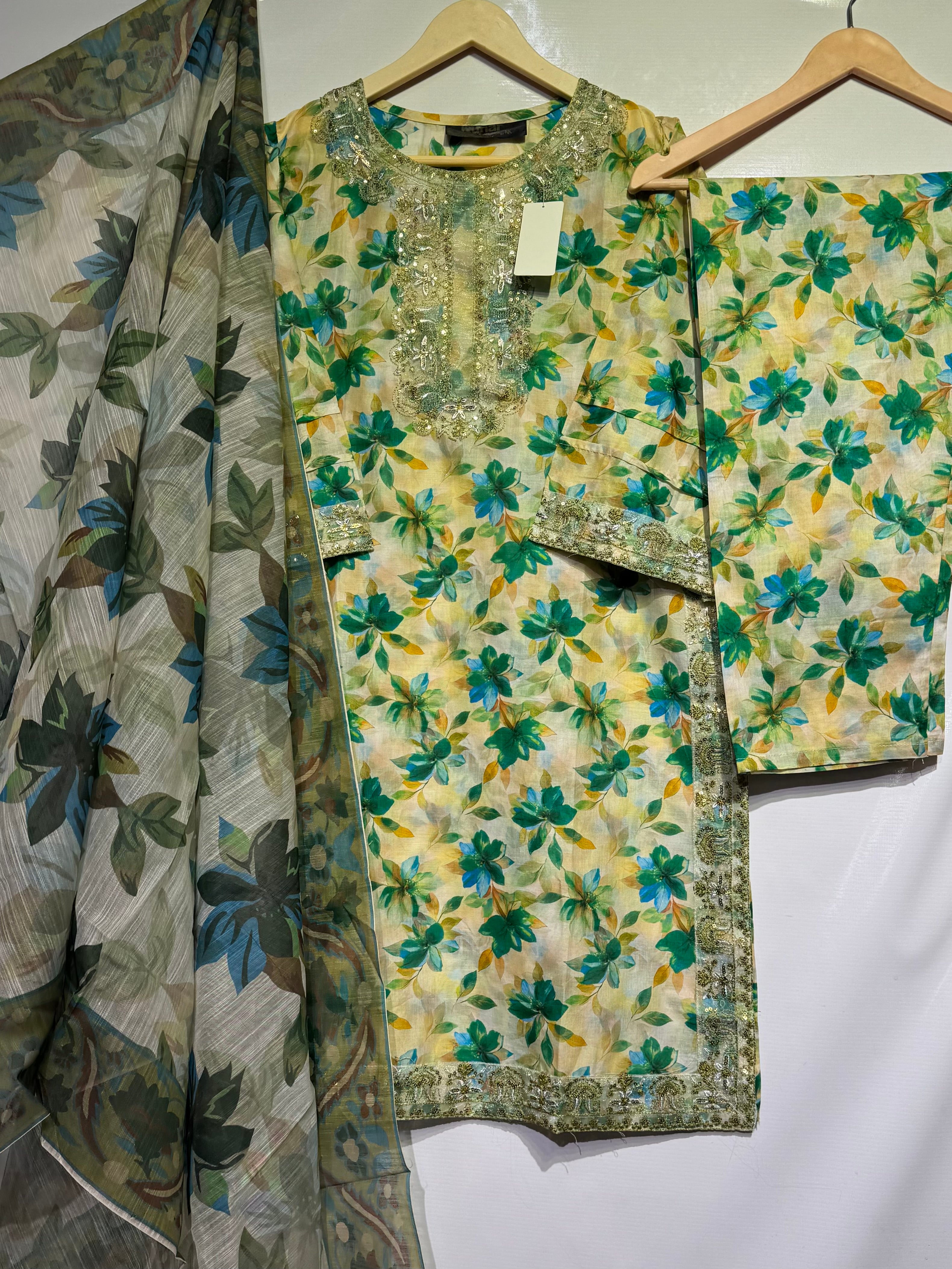 Pure Lawn digital printed computer bareeze embroidered🧵3 pcs dress🔥