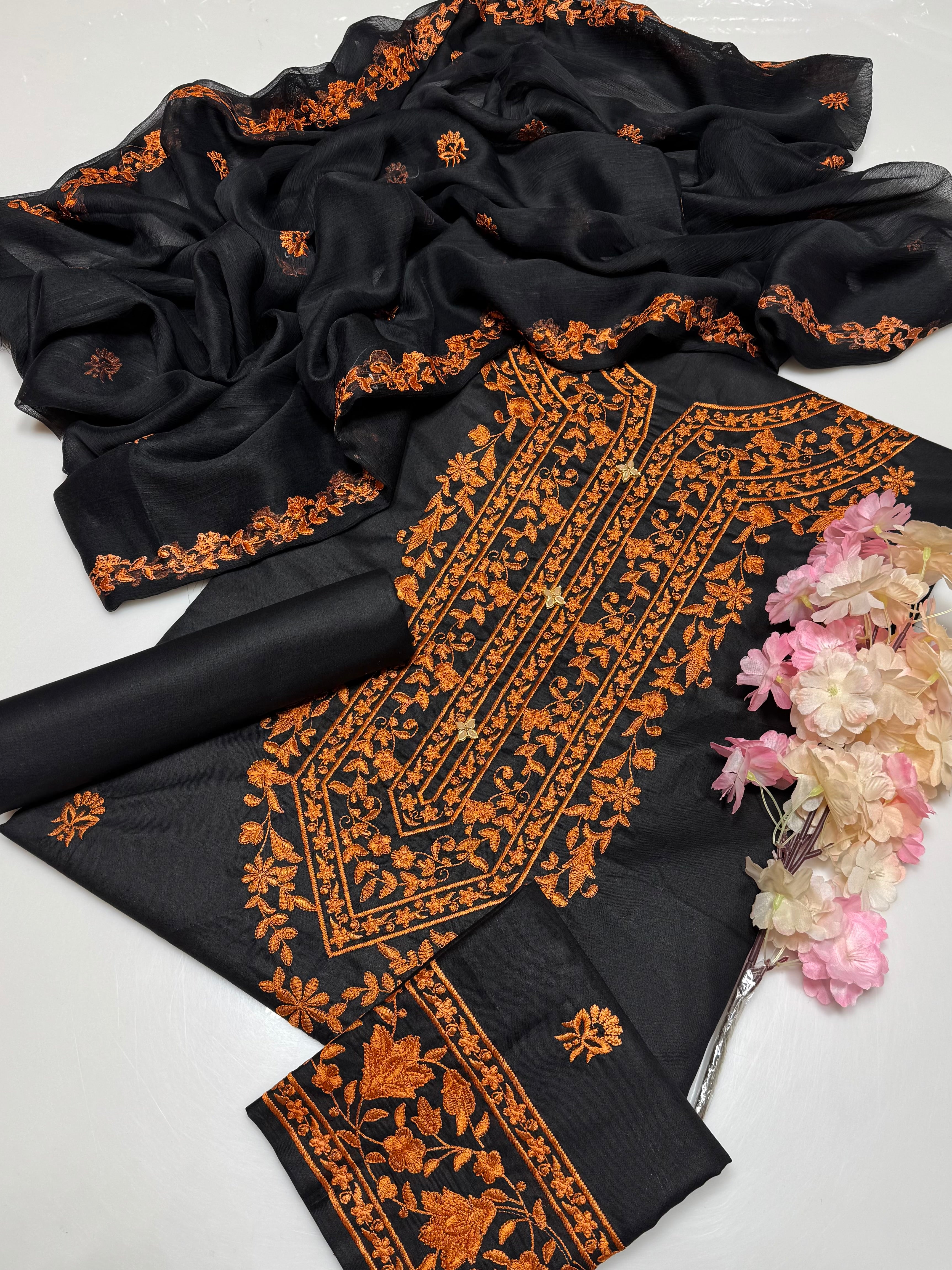 UNSTITCHED handmade style pure cotton Lawn thread embroidered🧵shirt with embroidered sleeves, fully embroidered soft chiffon dupatta & cotton Lawn trouser 3 pcs dress 👗