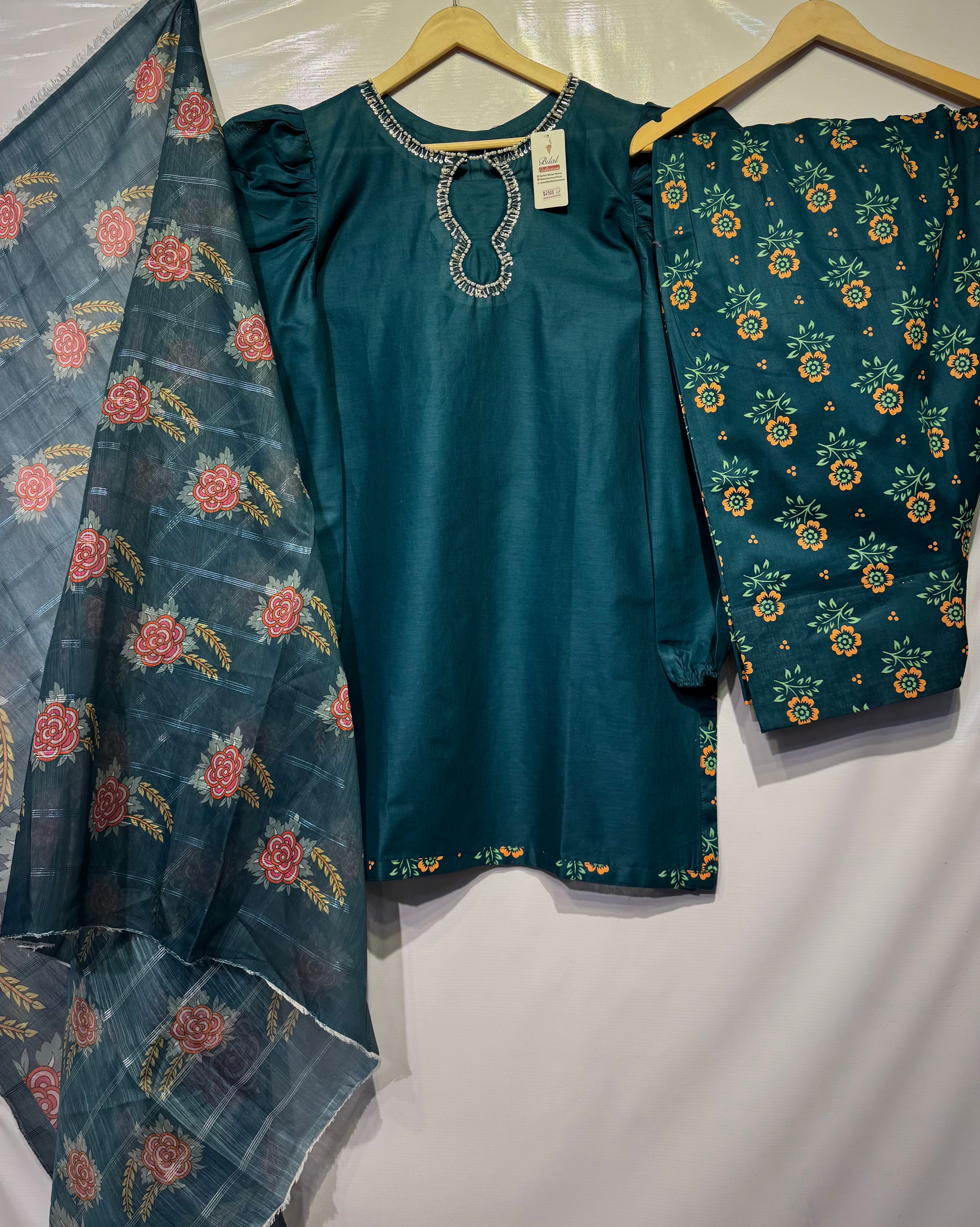 Puff style shirt with hand embellished🧵neckline, digital printed monar dupatta & Printed Farshi Shalwar 3 pcs dress 👗