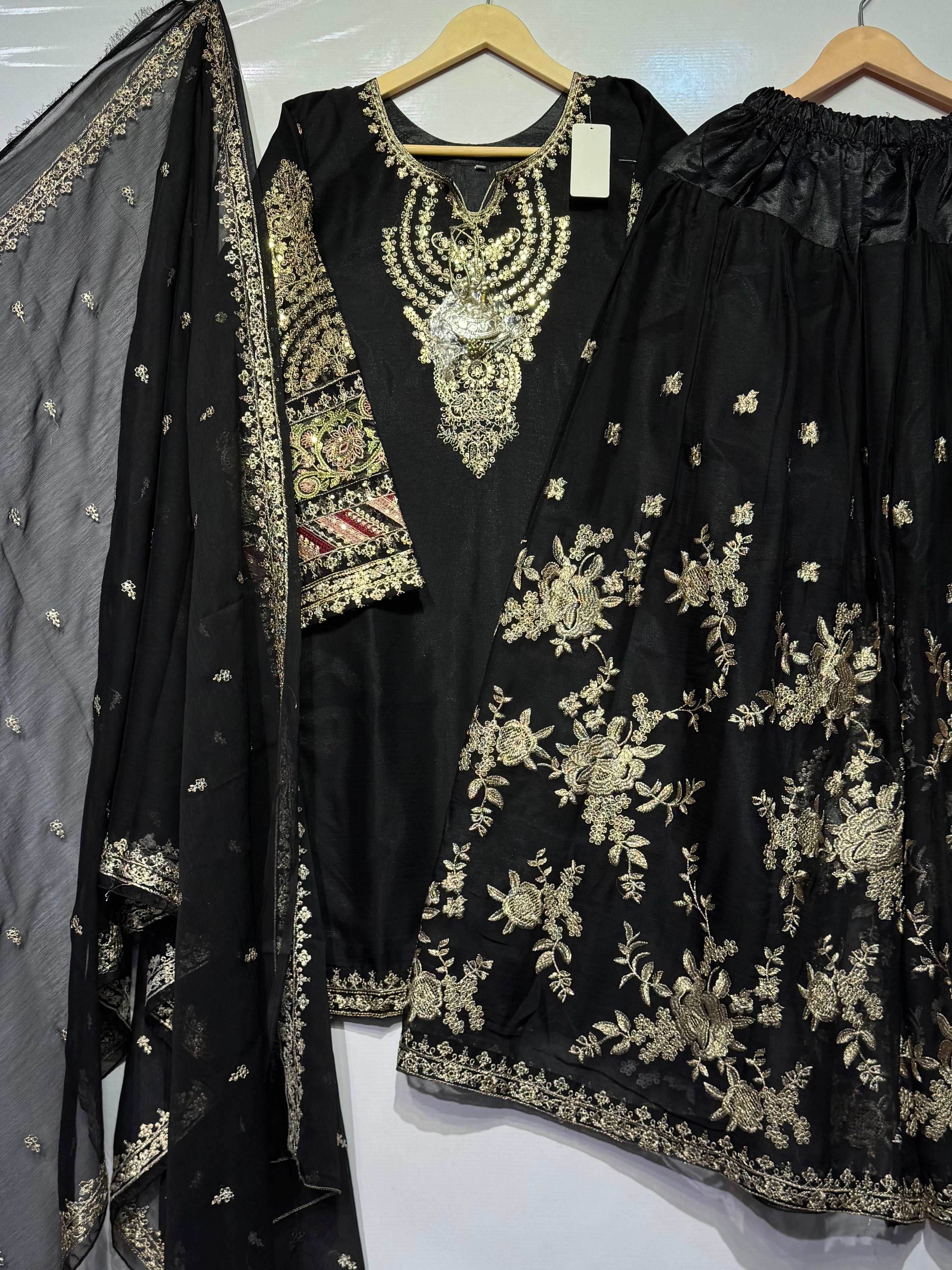 Heavy tilla+sequence embroidered🧵chiffon 3 pcs dress 👗