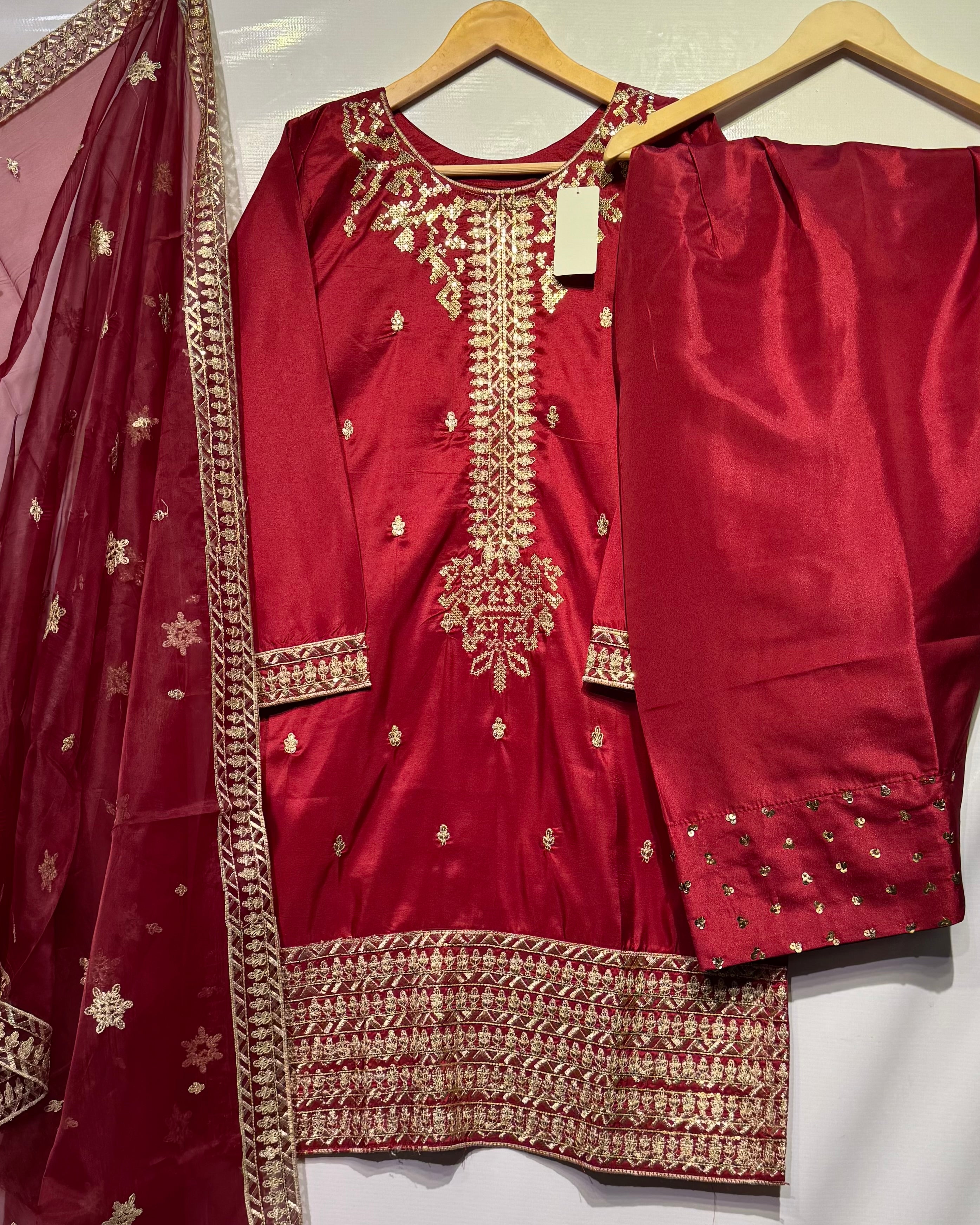 Pure Soft shamooz silk bareeze embroidered🧵farshi shalwar 3 pcs dress 👗