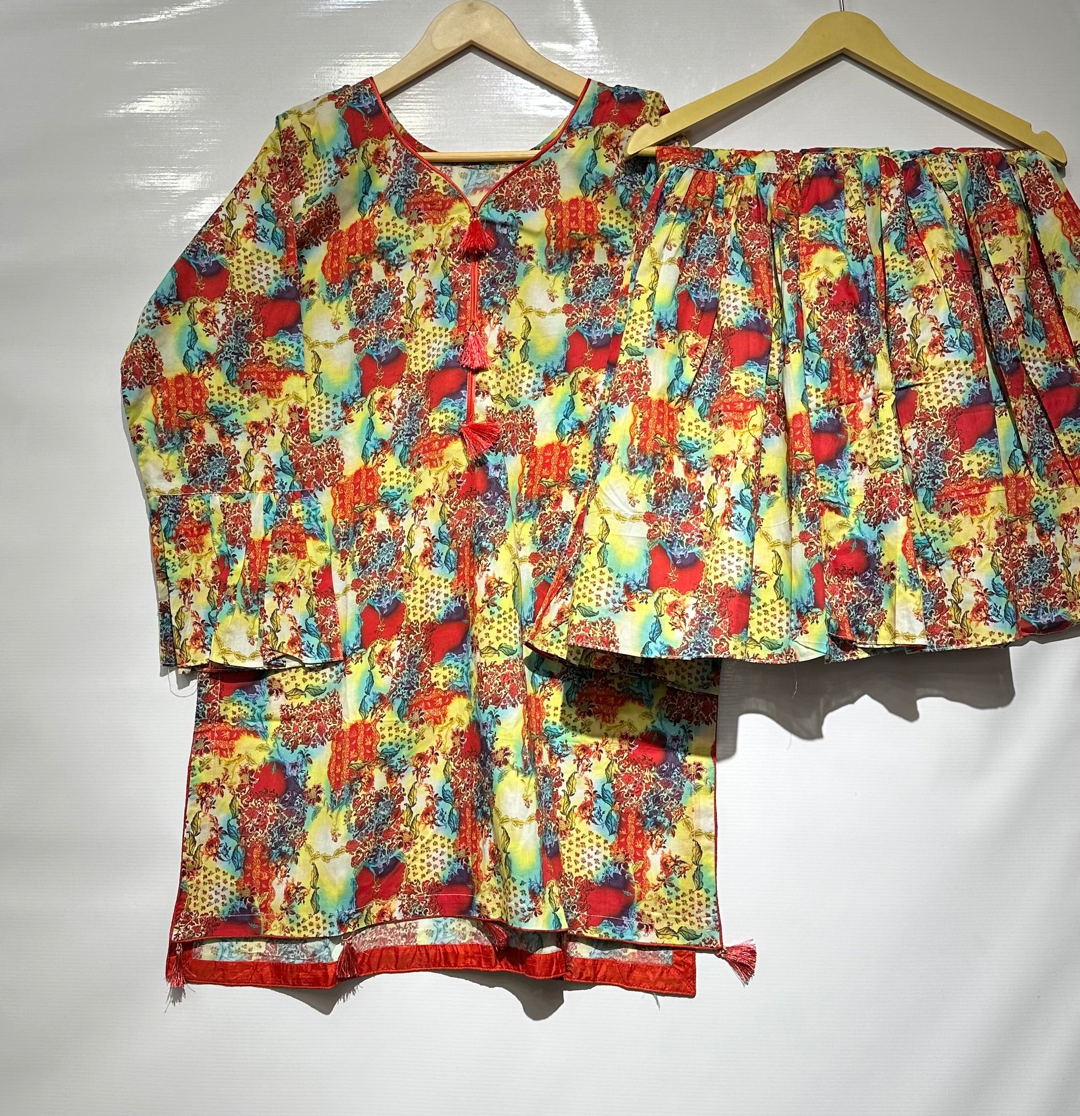 Soft malai lawn short shirts along with malai lawn printed gharara👗