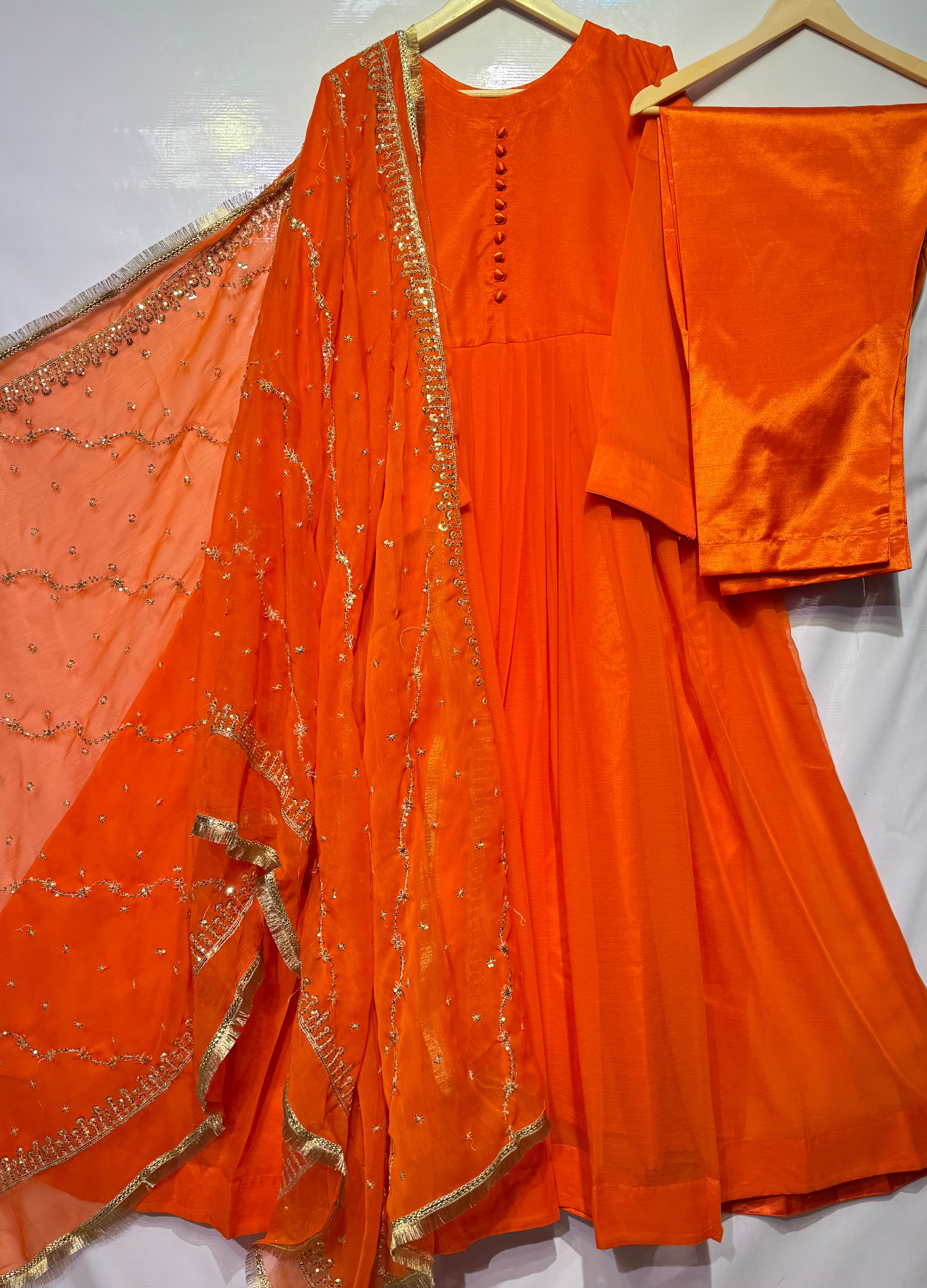 Pleated style long maxi with fully heavy embroidered🧵chiffon dupatta & trouser 👗