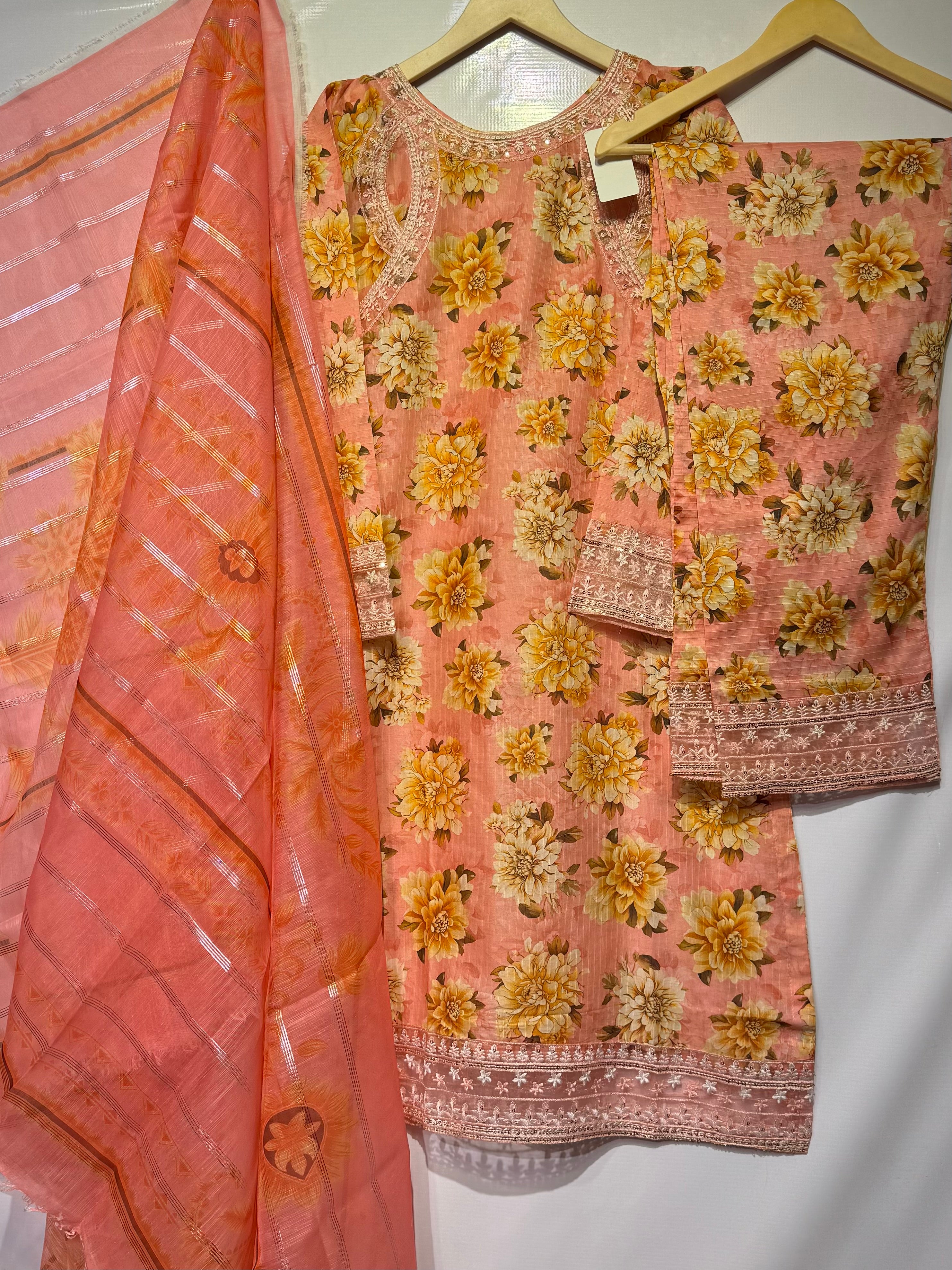Floral digital printed with embroidered🧵neckline & daman bana dora pure lawn 3 pcs dress 👗