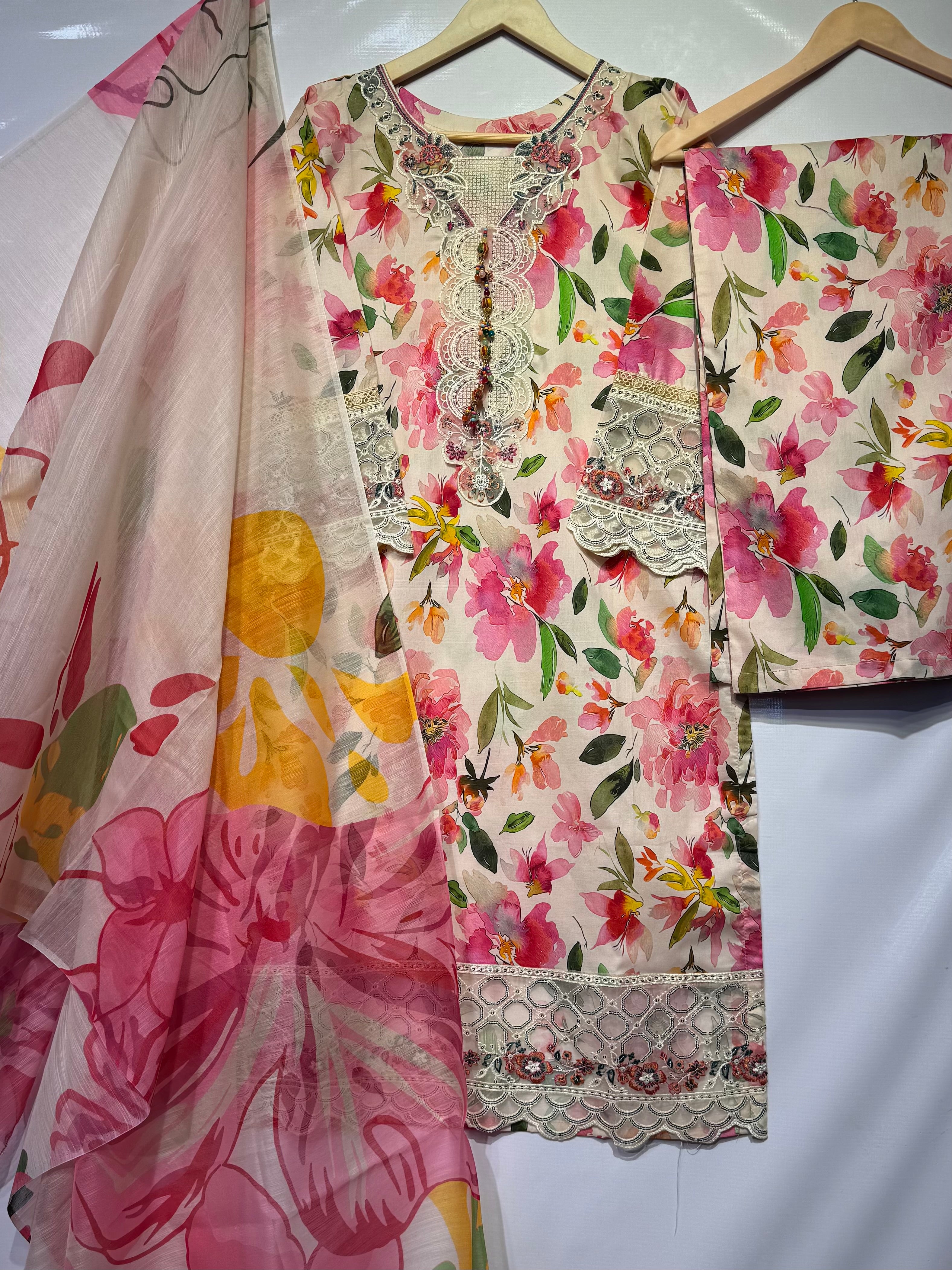 Soft cotton Lawn with embroidered🧵sleeves, neckline & daman, digital print monar khadi dupatta & printed plaso👗