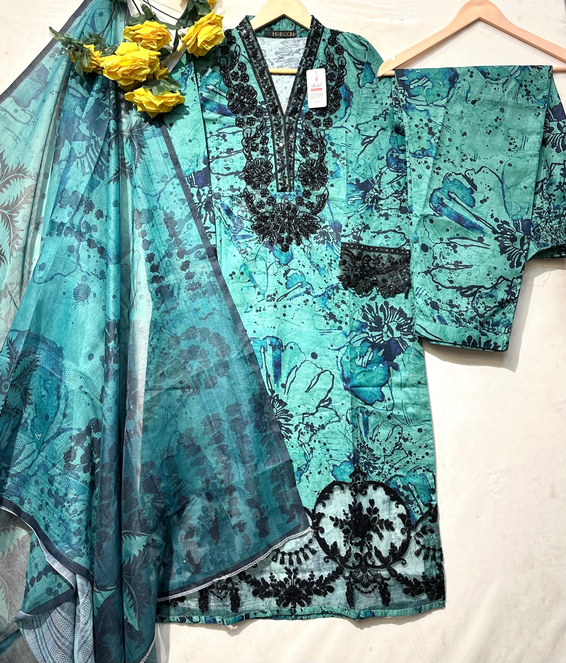 Luxury embroidered khaddar 3 pcs👗 - bilalcollectionstore