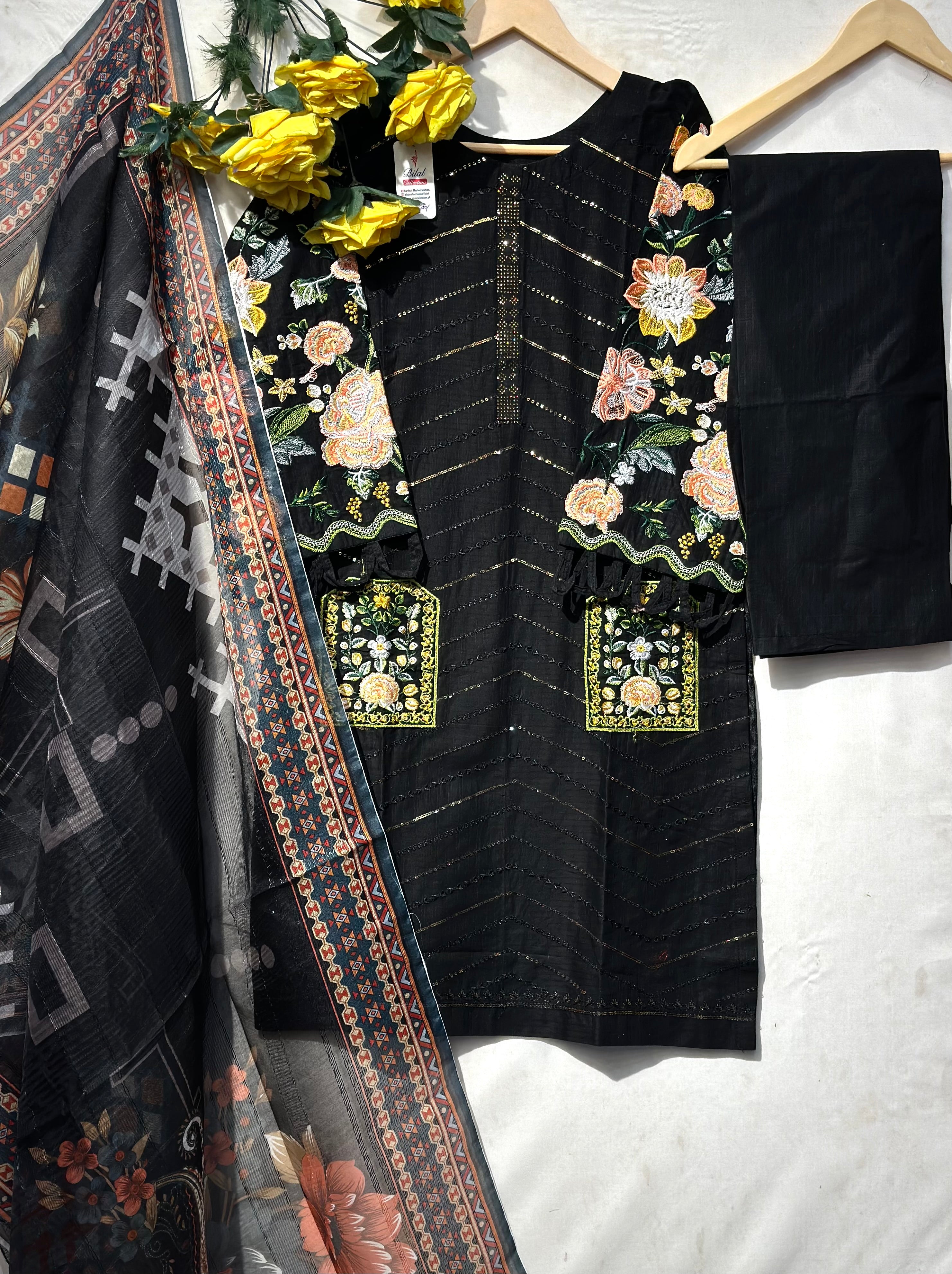 Beautiful pocket style sequential embroidered 3 pcs 👗 - bilalcollectionstore