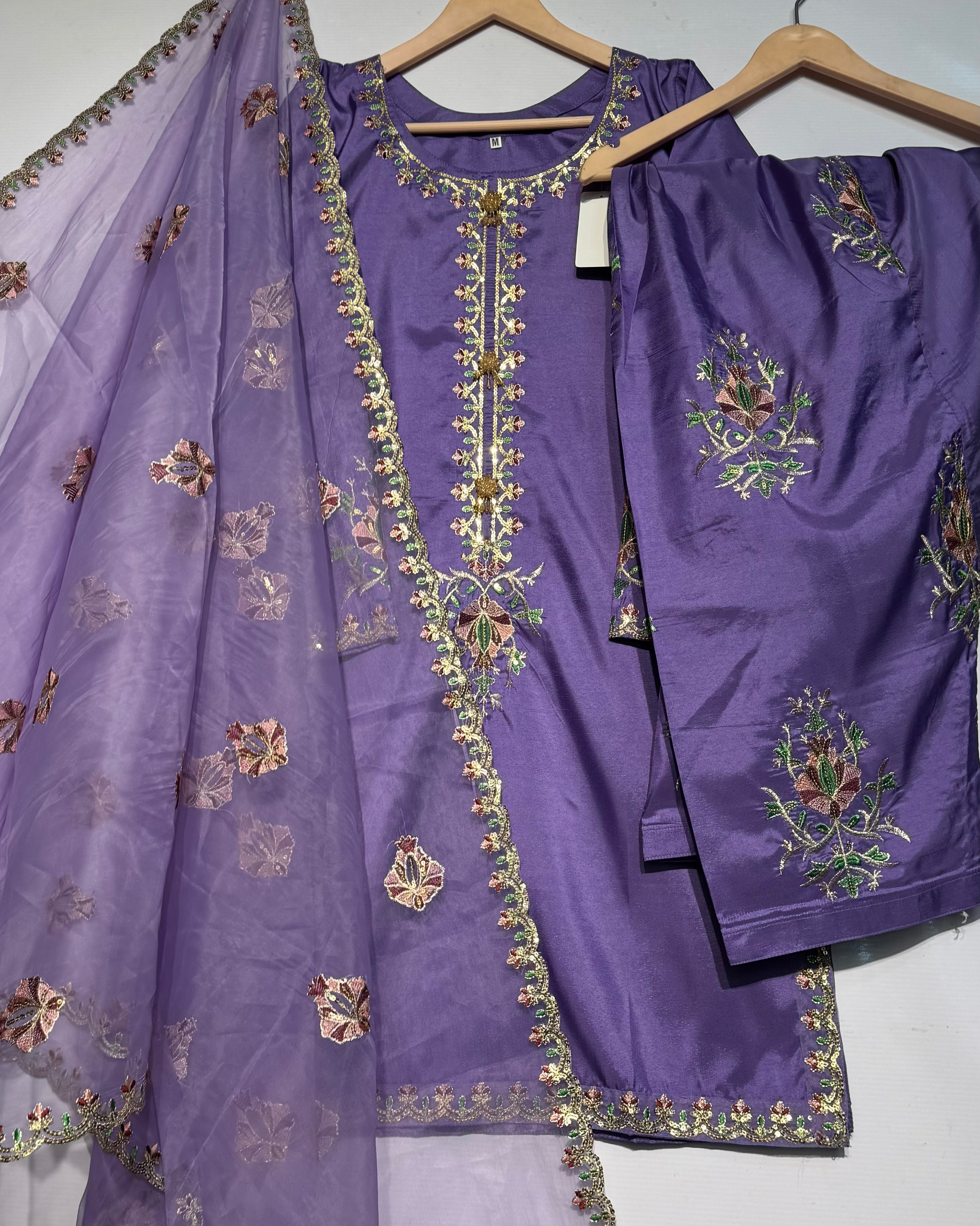 Pure sheesha Silk sequence dhaga embroidered🧵farshi shalwar 3 pcs dress✨