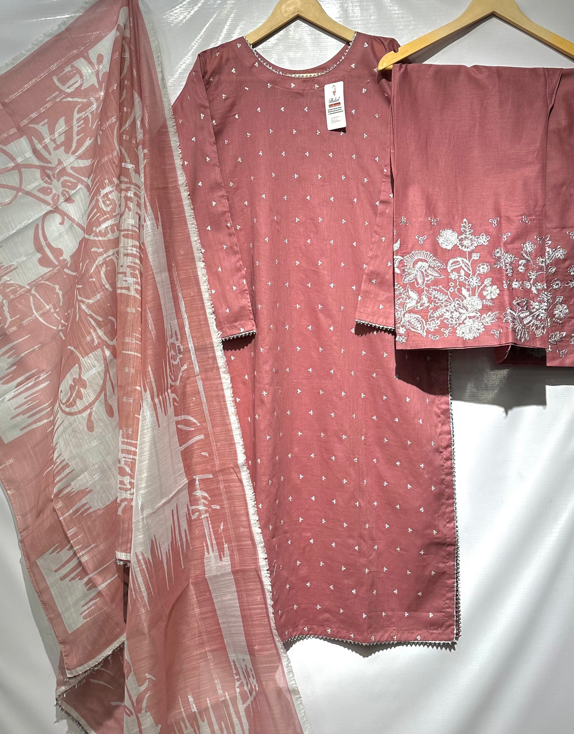 Minimal tilla embroidered🪡long shirt with printed dupatta & embroidered plaso👗