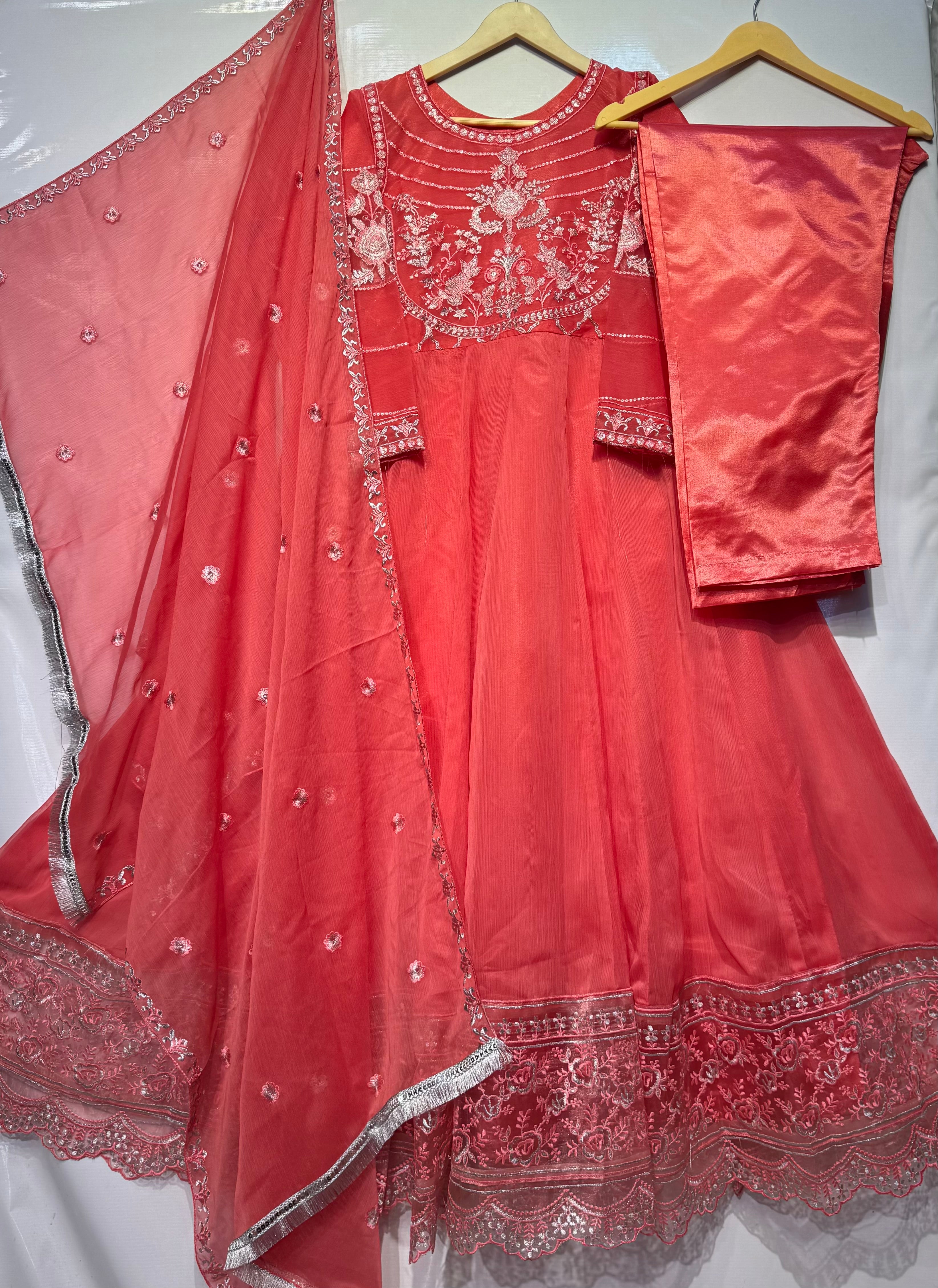 400+inched flaired bareeze embroidered🧵maxi 👗
