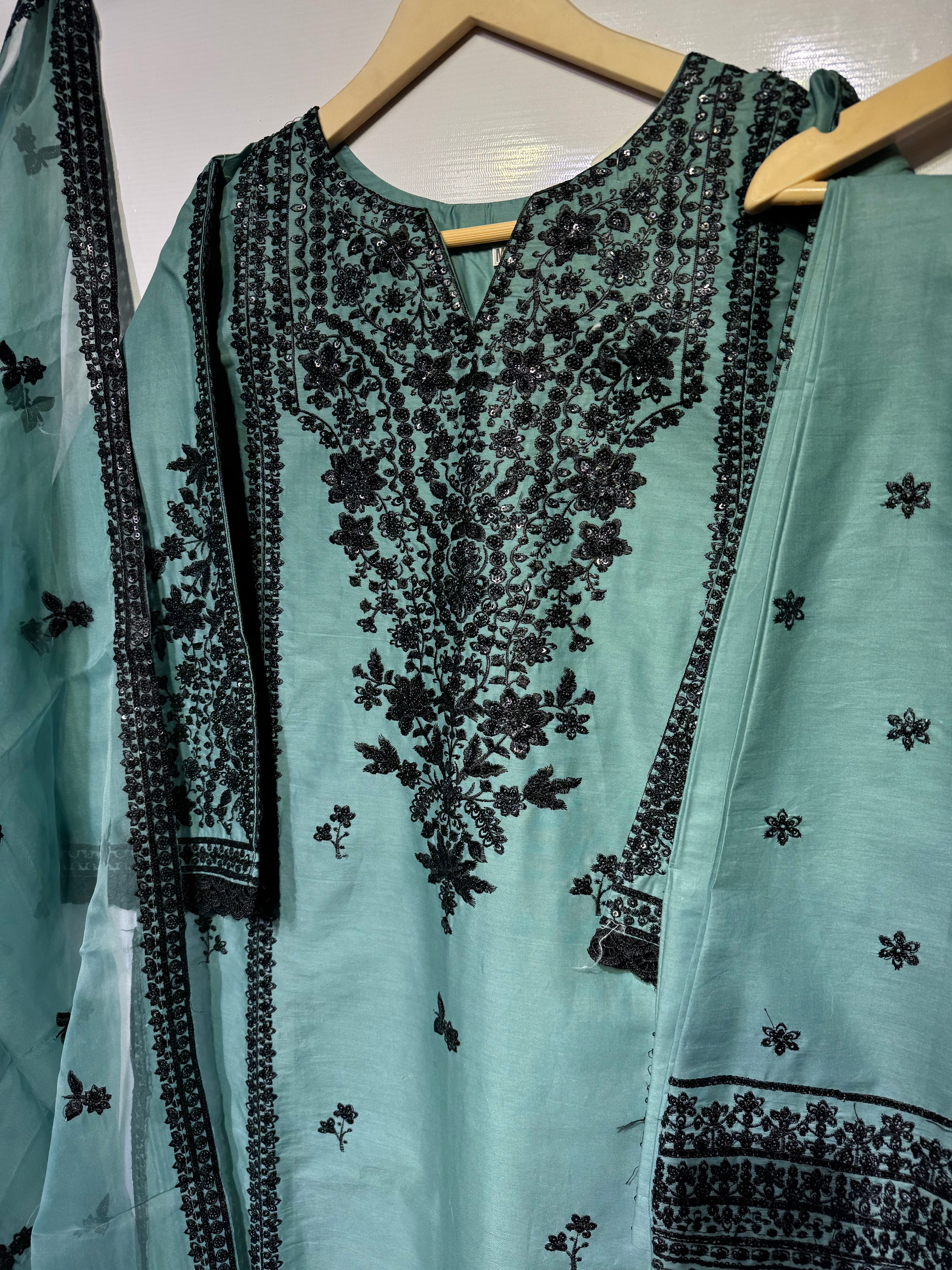 Black sequential embroidered cotton lawn shirt🧵with embroidered plaso & dupatta👗