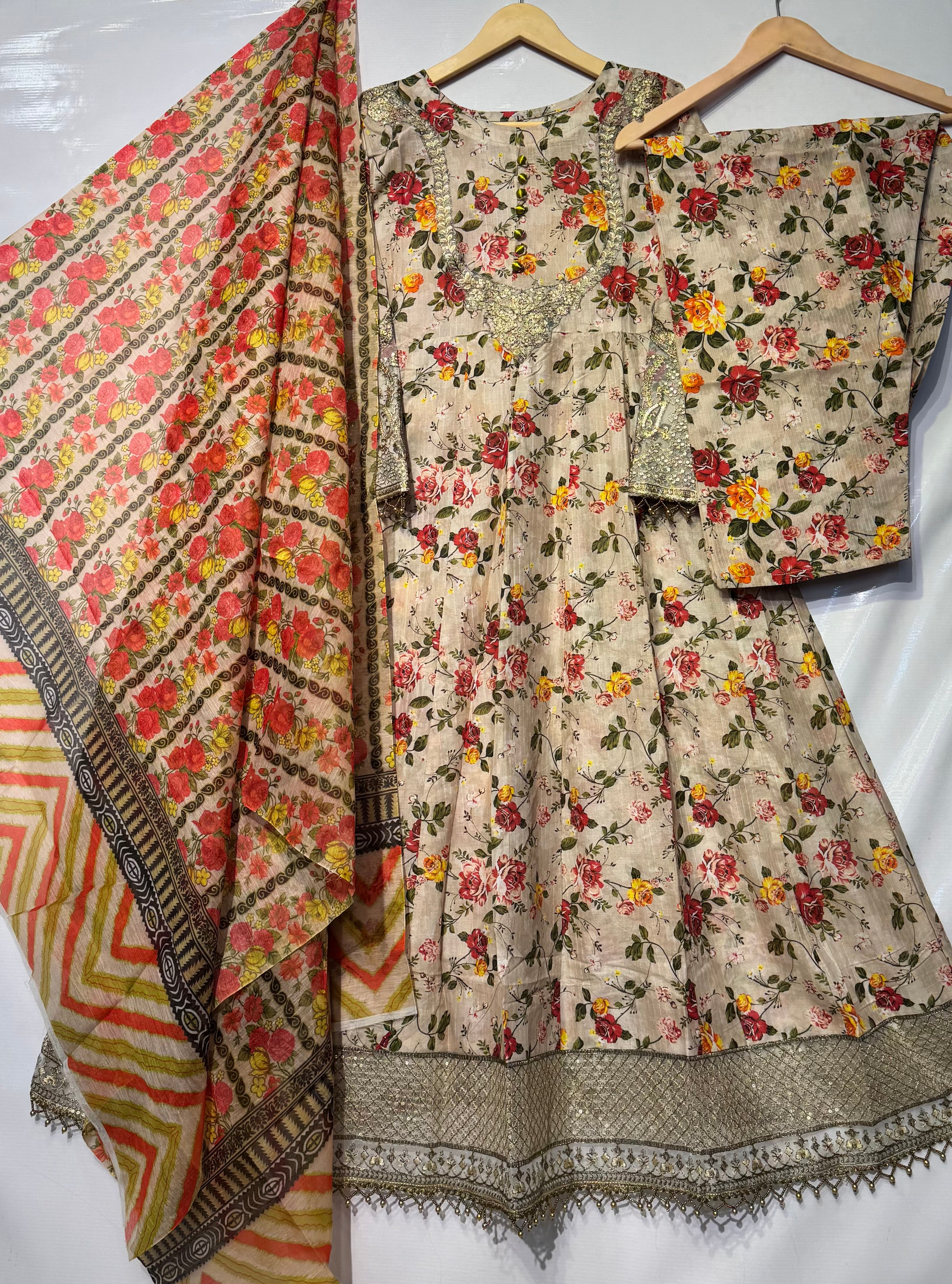 Pure Bana dora Lawn digital printed bareeze embroidered🧵long frock along with printed dupatta & trouser 👗