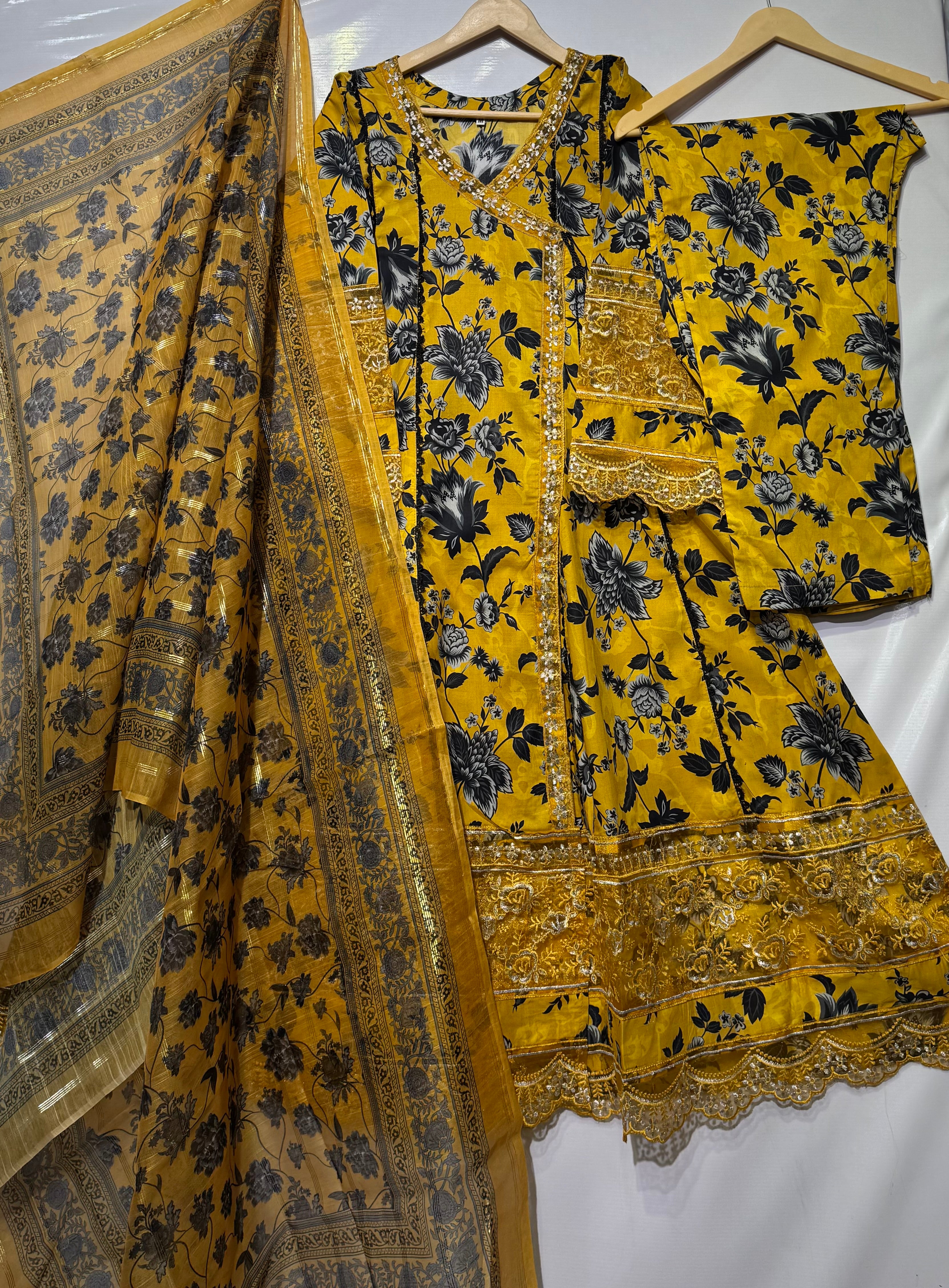 Pure Lawn angrakja style bareeze embroidered🧵frock along with digital print dupatta & trouser 👗