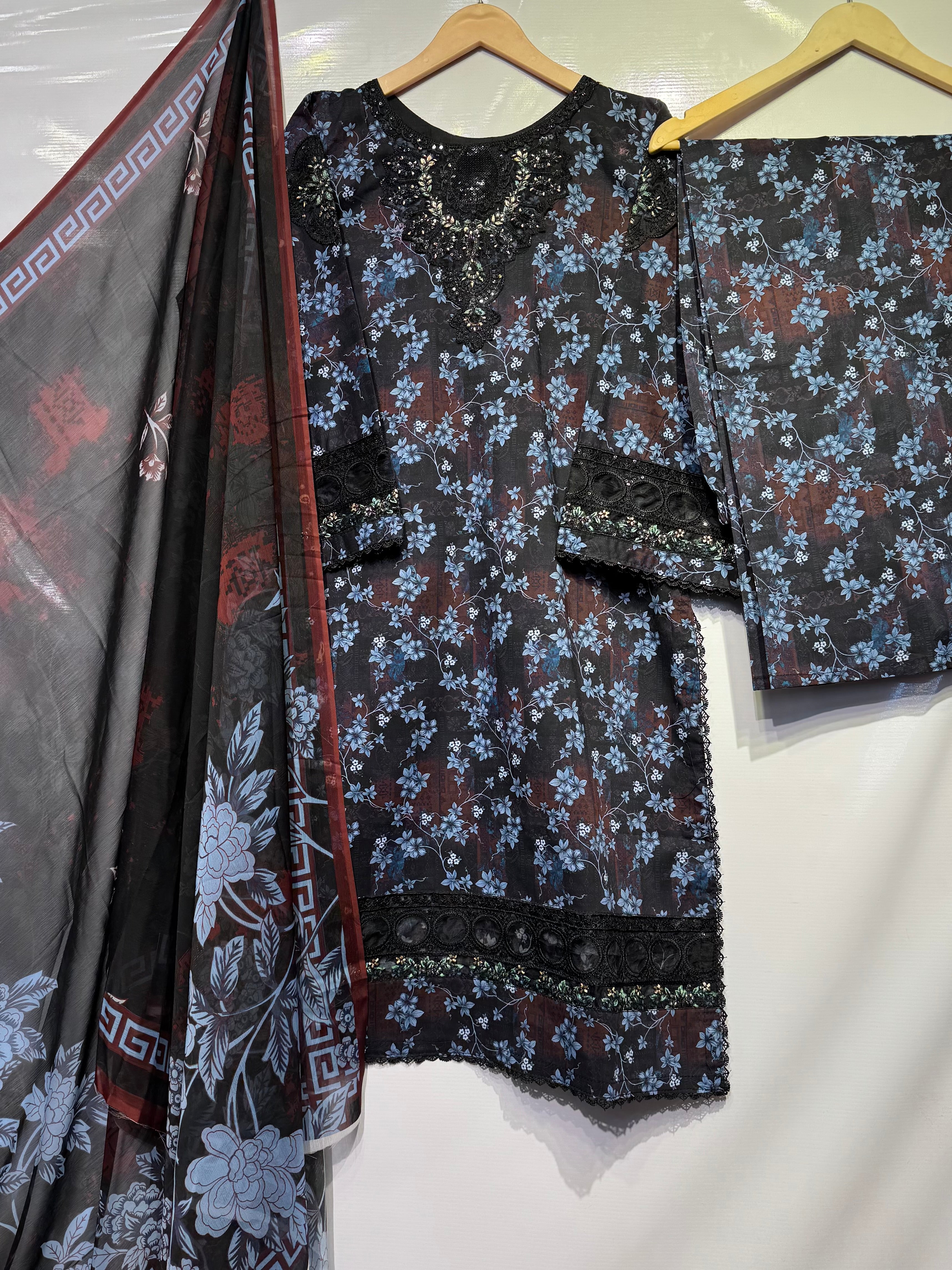 Soft cotton lawn digital printed ring style embroidered🧵shirt with printed monar/chiffon dupatta 👗