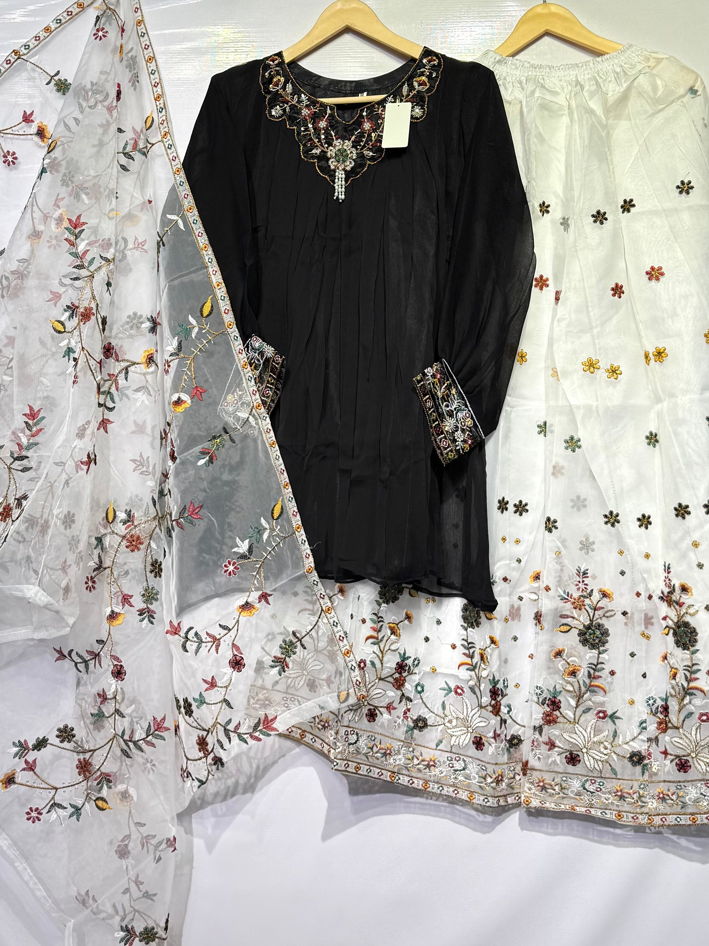 Crinkle chiffon hand embellished🧵short frock with gharara & dupatta 3 pcs 👗