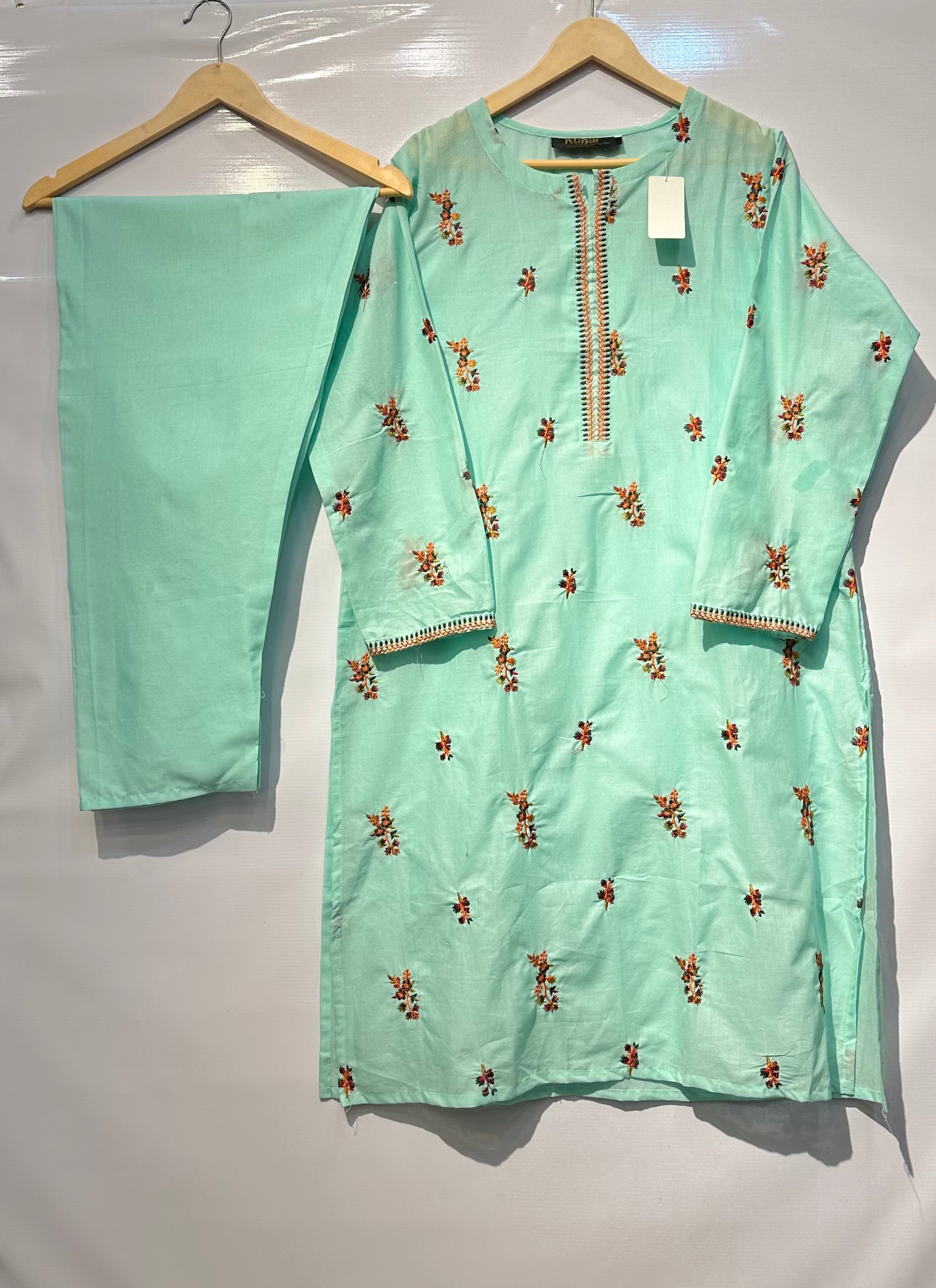 Floral embroidered cotton-Lawn 2 pcs 👗