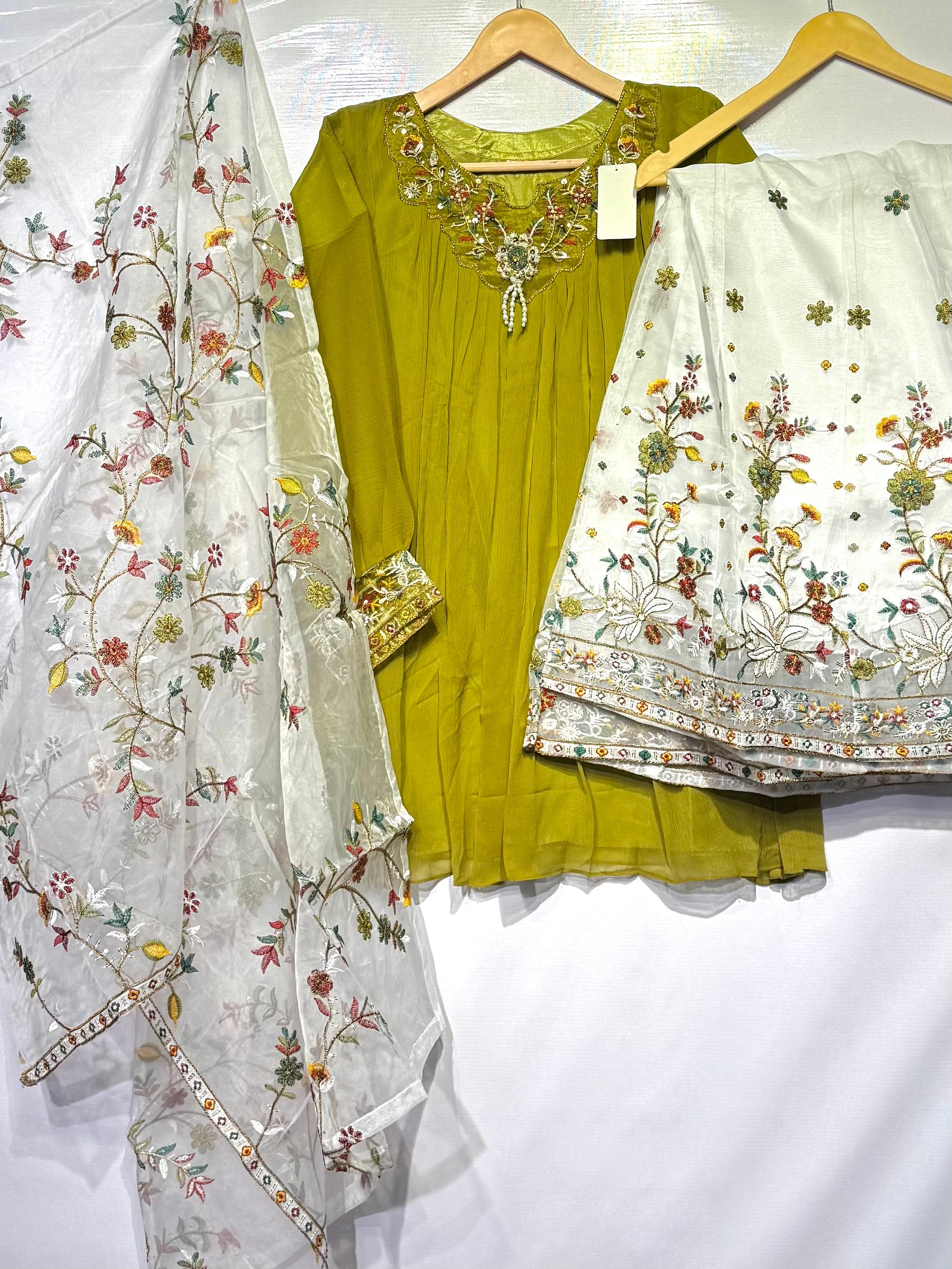 Crinkle chiffon hand embellished🧵short frock with gharara & dupatta 3 pcs 👗