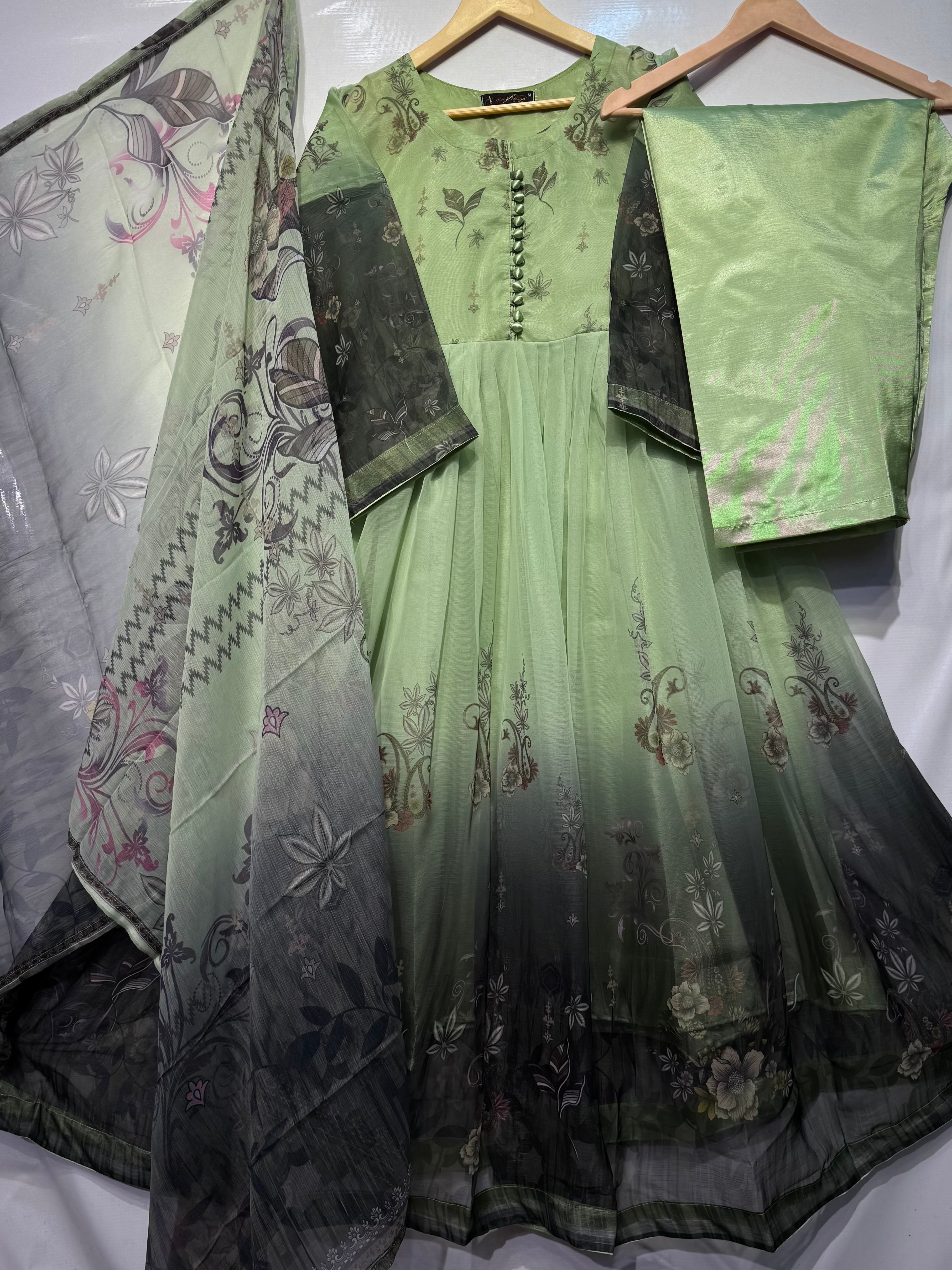 Soft crinkle Tye n dye🫟maxi & dupatta with katan trouser 👗