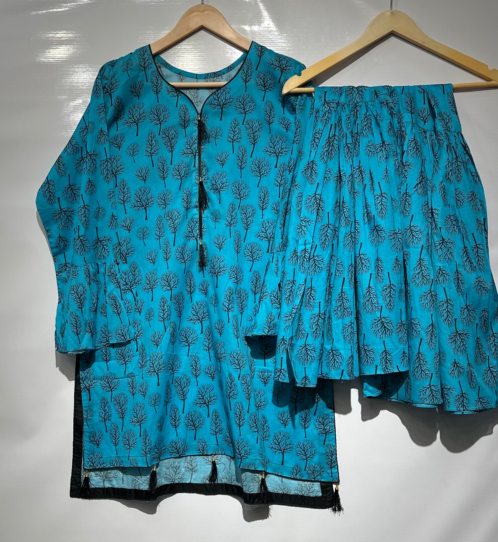 Soft malai lawn short shirts along with malai lawn printed gharara👗
