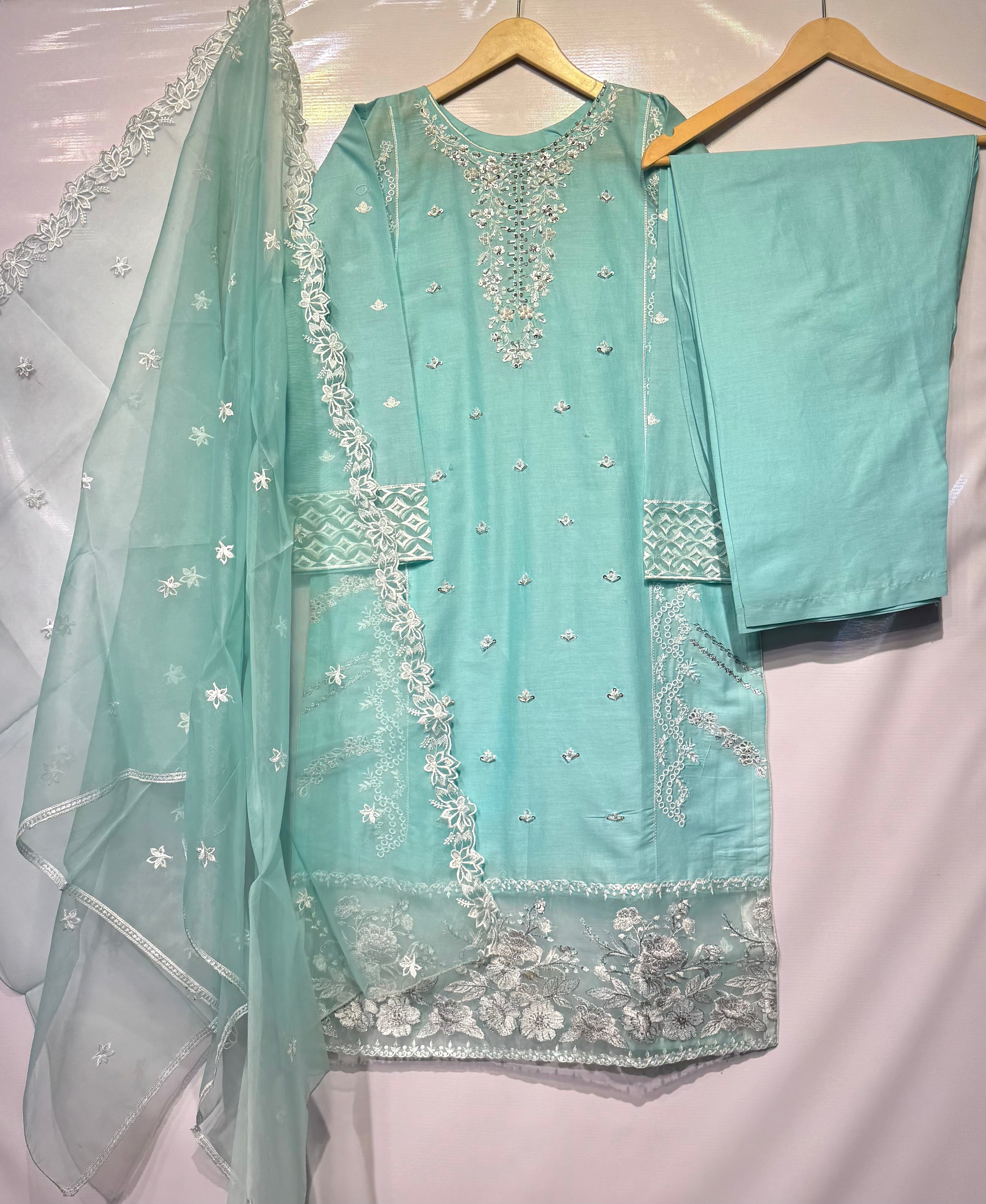 Hand+thread embroidered🧵cotton Lawn shirt with embroidered dupatta & trouser 👗