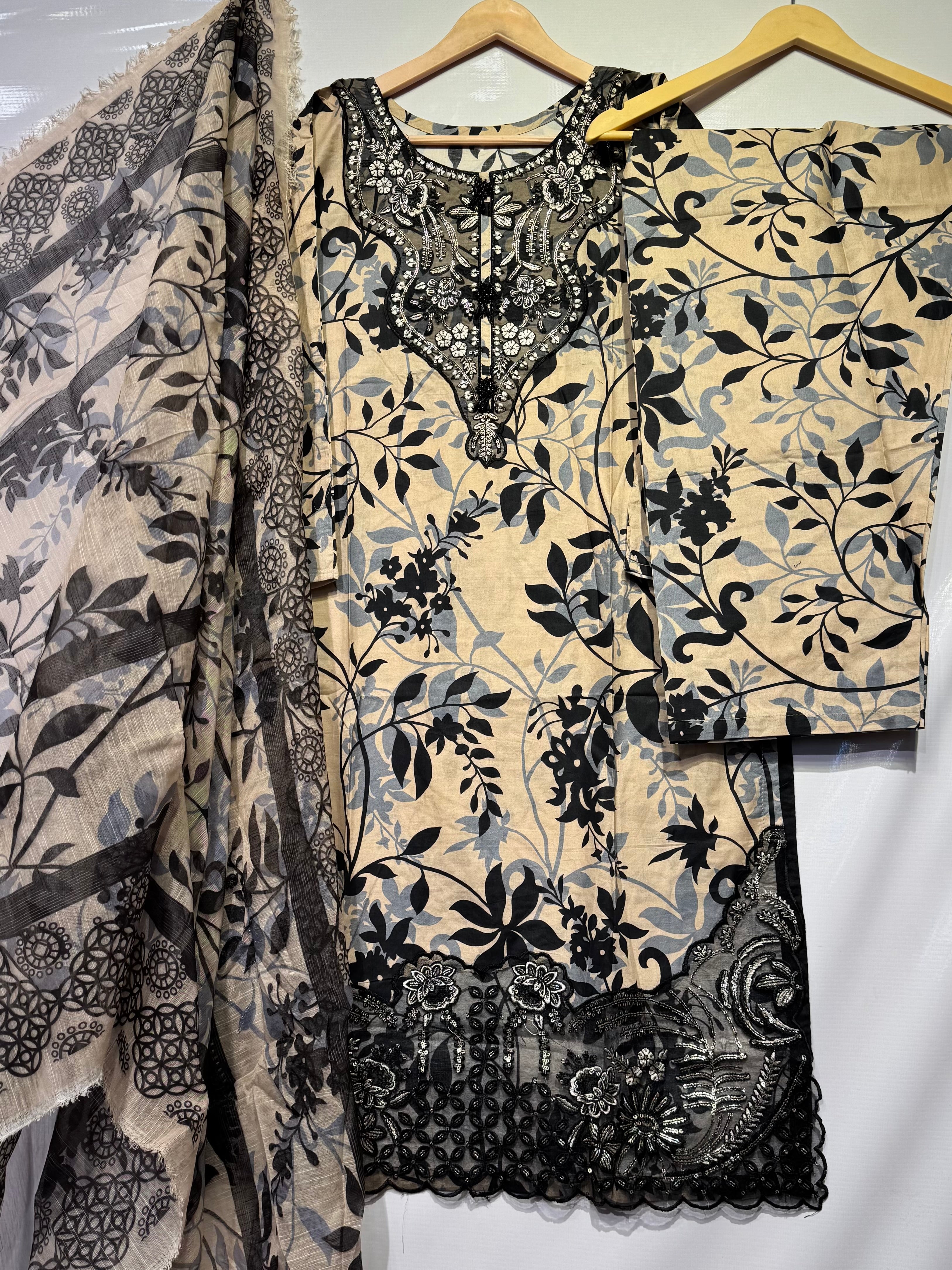 Pure Lawn digital print with embroidered🧵neckline & Daman shirt along with printed dupatta & trouser👗