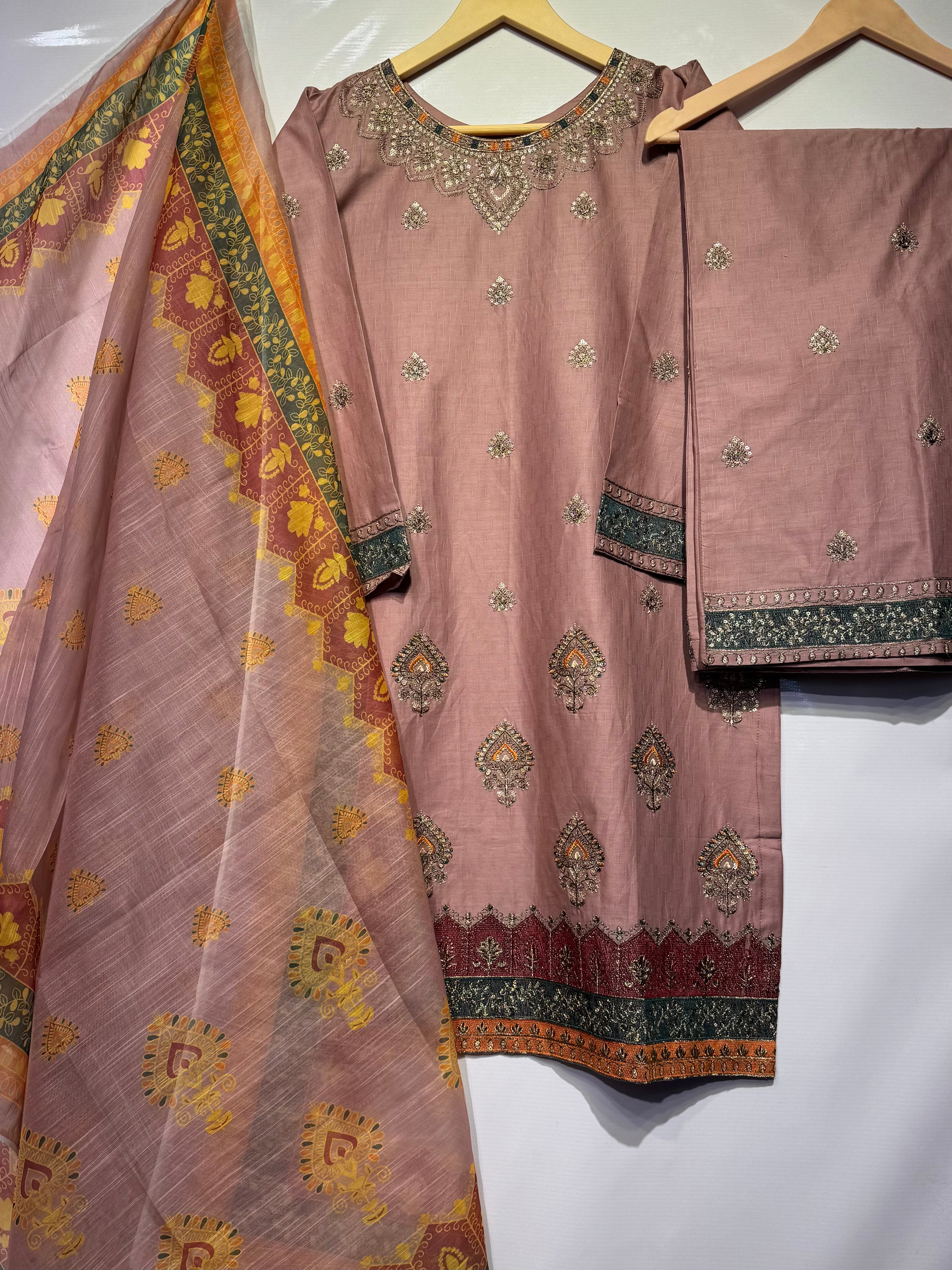 Minimal bareeze embroidered🧵cotton Lawn shirt & Plaso along with digital swiss monar dupatta 3 pcs 👗