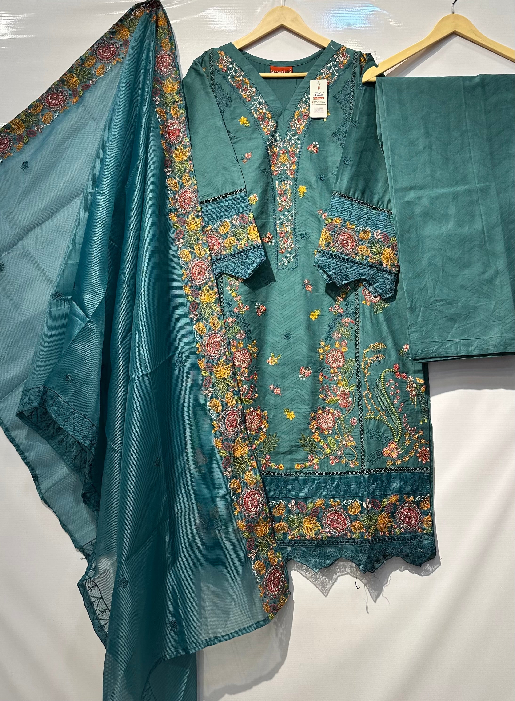 Fully thread embroidered🧵premium cotton-Lawn 3 pcs 👗