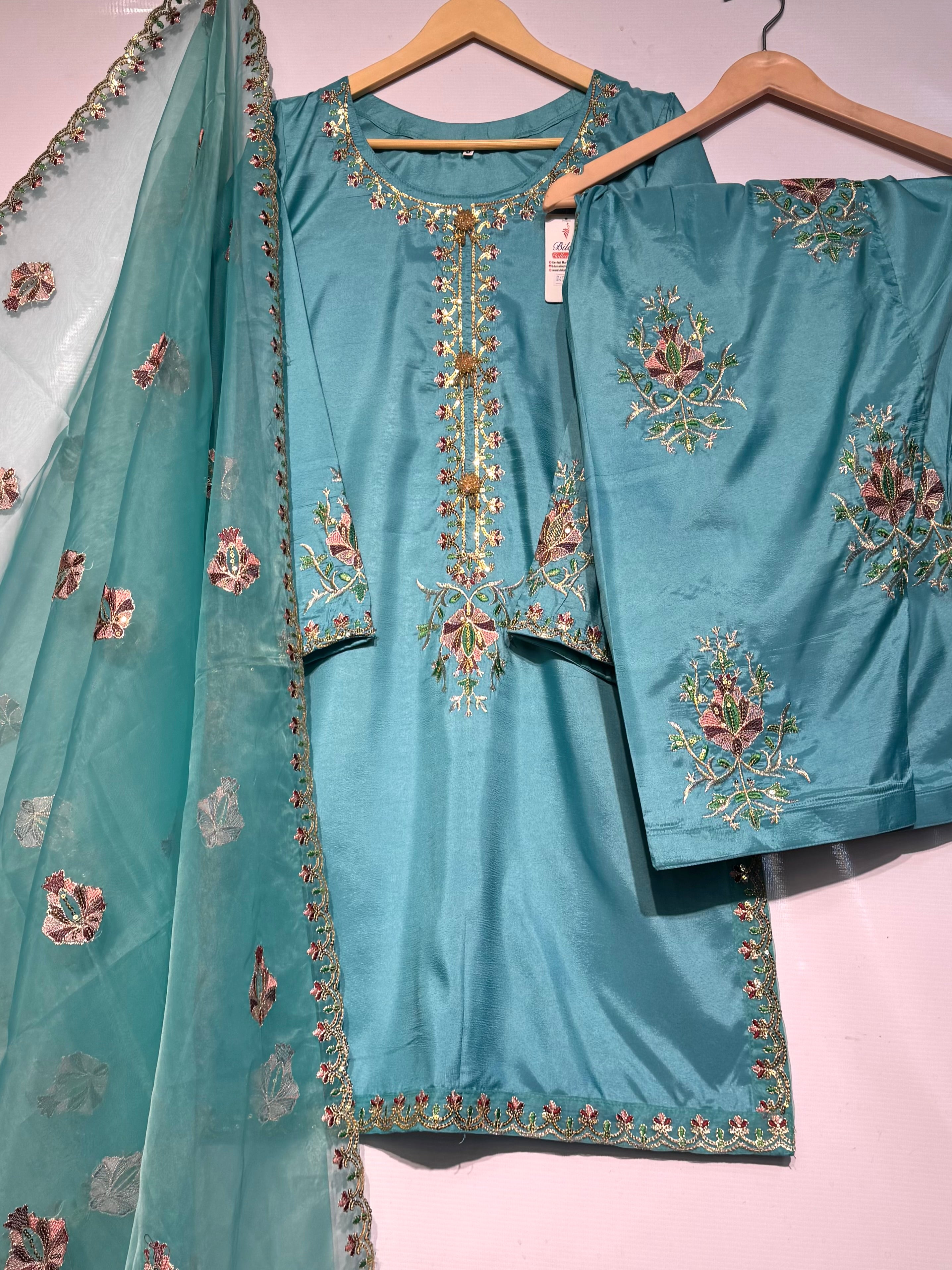 Pure sheesha Silk sequence dhaga embroidered🧵farshi shalwar 3 pcs dress✨